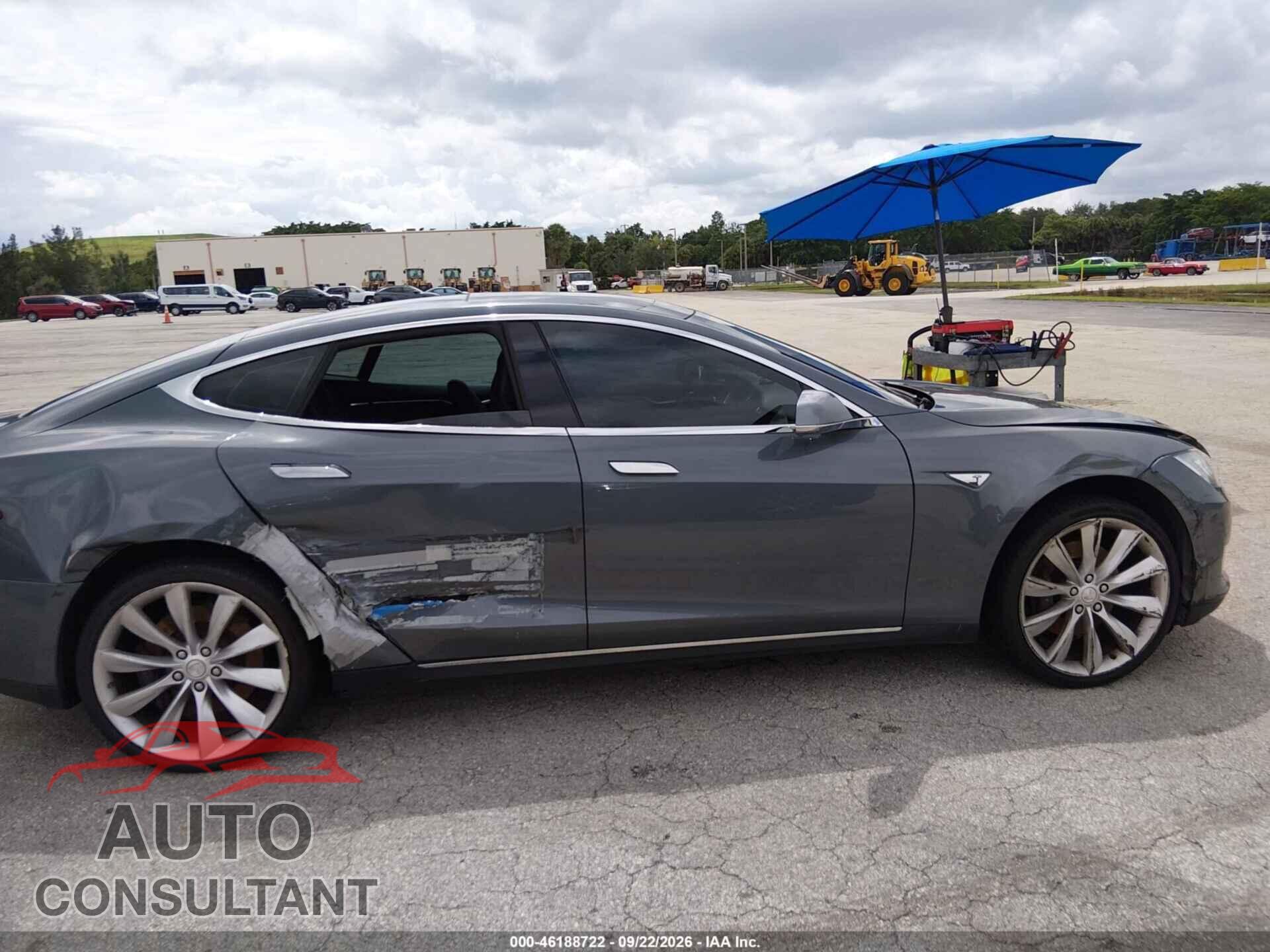 TESLA MODEL S 2013 - 5YJSA1DP2DFP05327