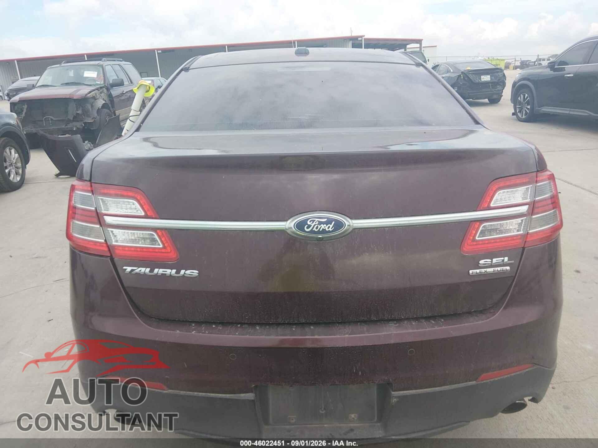 FORD TAURUS 2018 - 1FAHP2E86JG101082