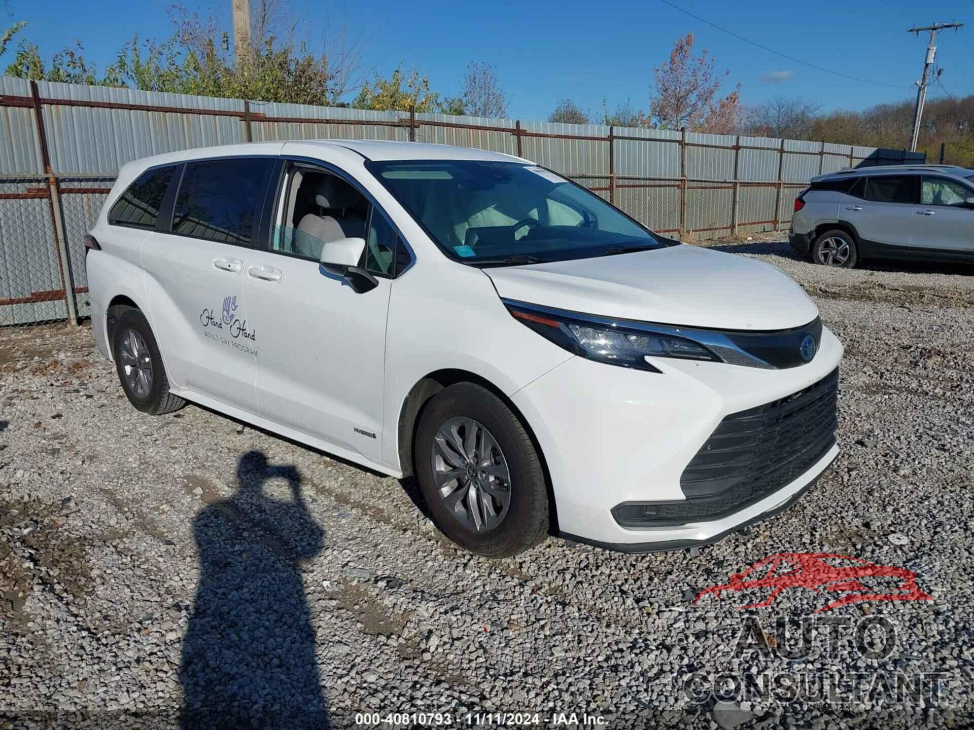 TOYOTA SIENNA 2021 - 5TDKRKECXMS056107