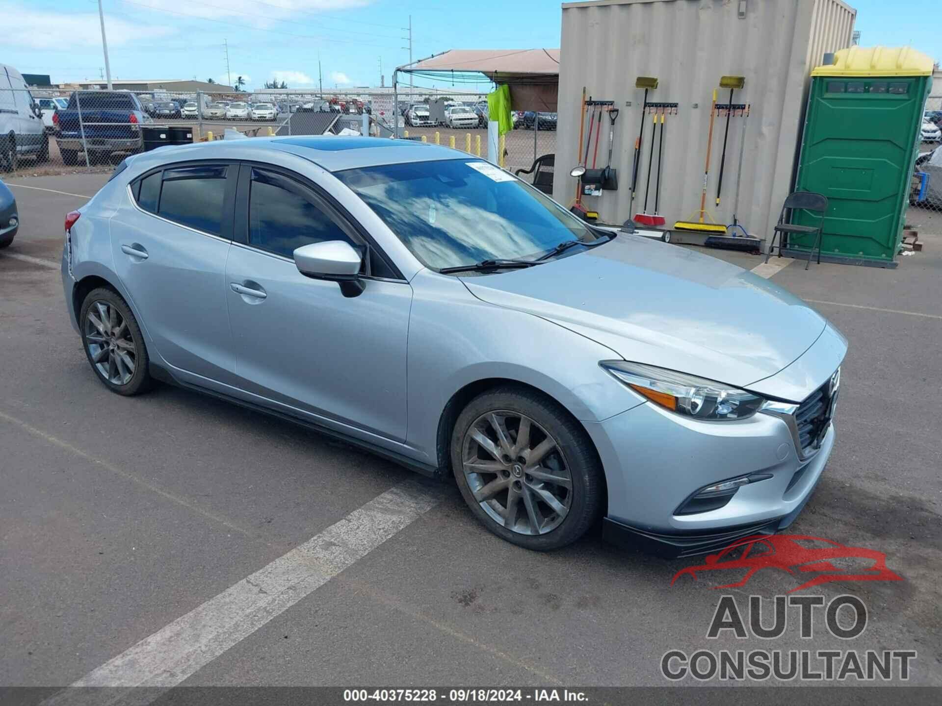 MAZDA MAZDA3 2018 - JM1BN1L31J1160650