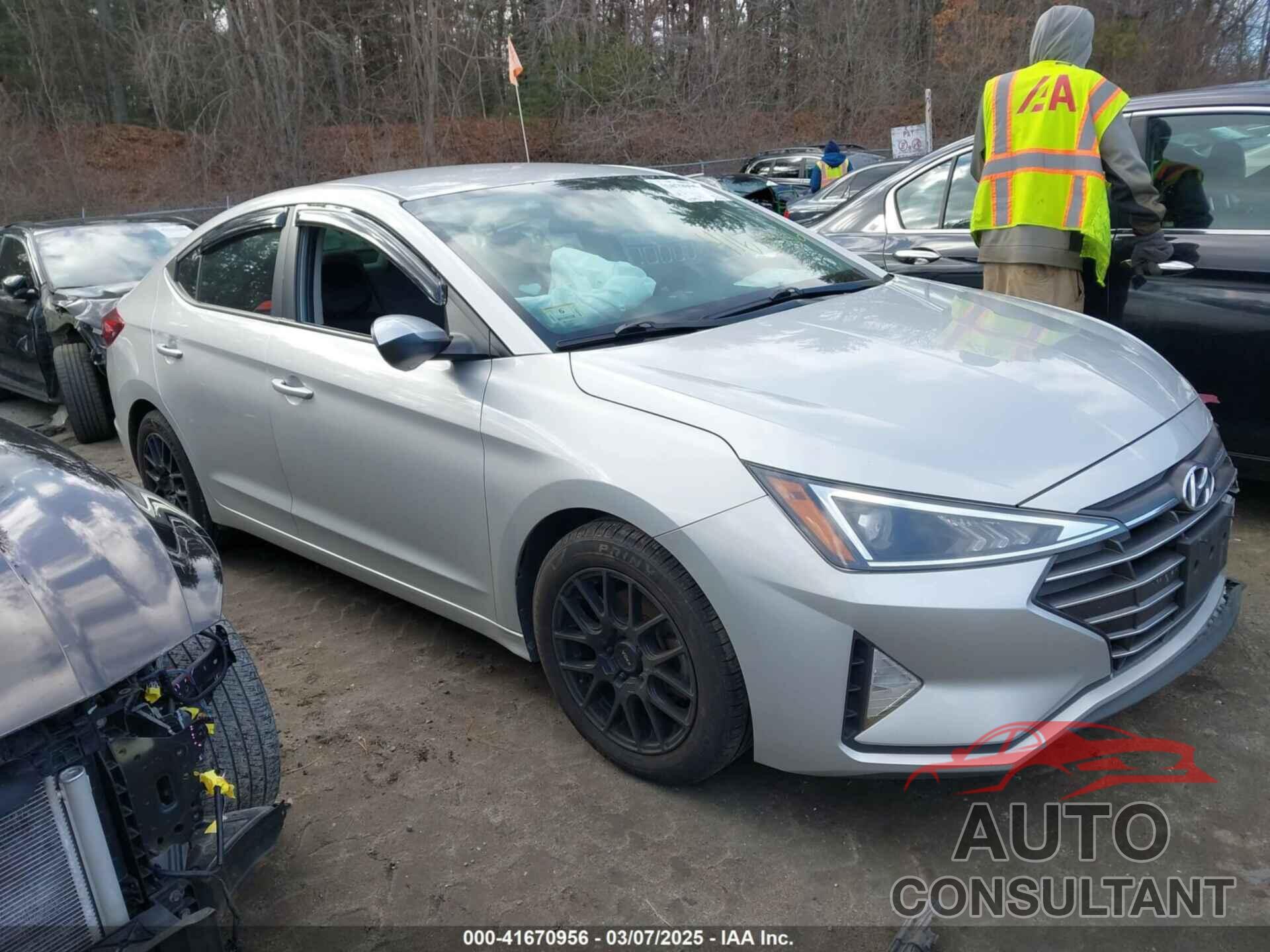HYUNDAI ELANTRA 2019 - 5NPD84LF6KH437332