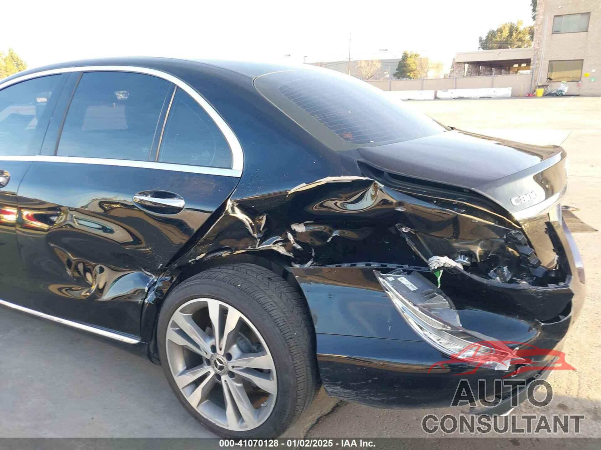 MERCEDES-BENZ C 300 2018 - 55SWF4JB7JU235626