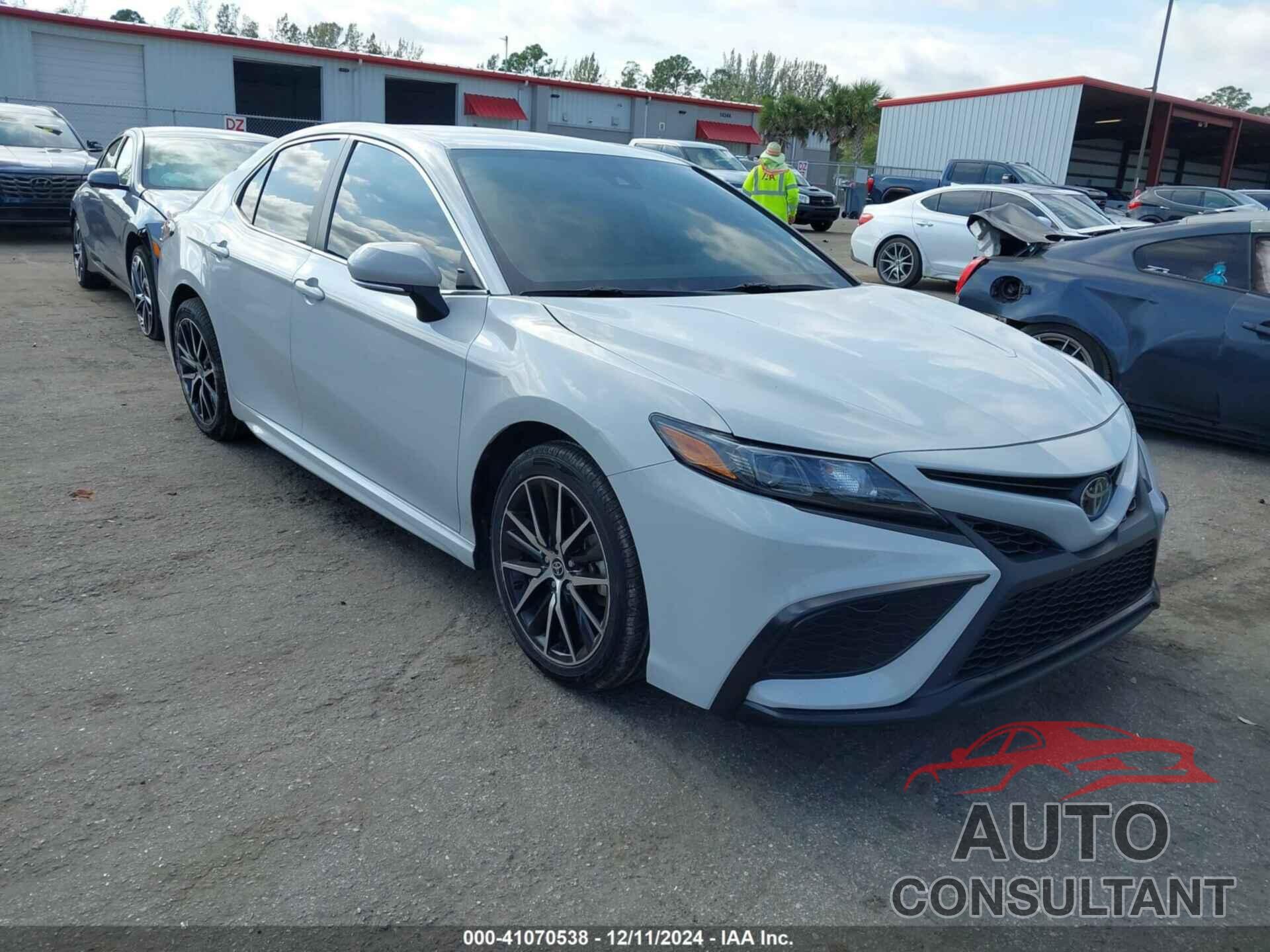 TOYOTA CAMRY 2023 - 4T1G11AK6PU123818