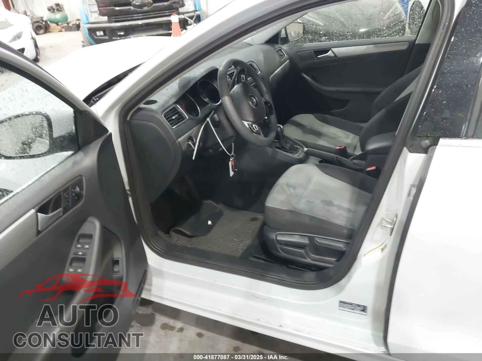 VOLKSWAGEN JETTA 2017 - 3VW2B7AJXHM341415
