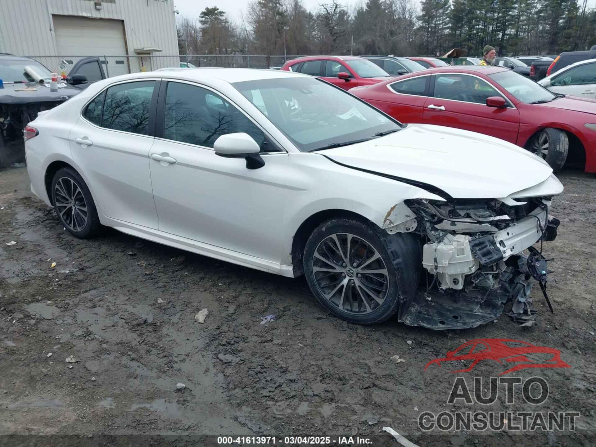 TOYOTA CAMRY 2018 - 4T1B11HK5JU556361