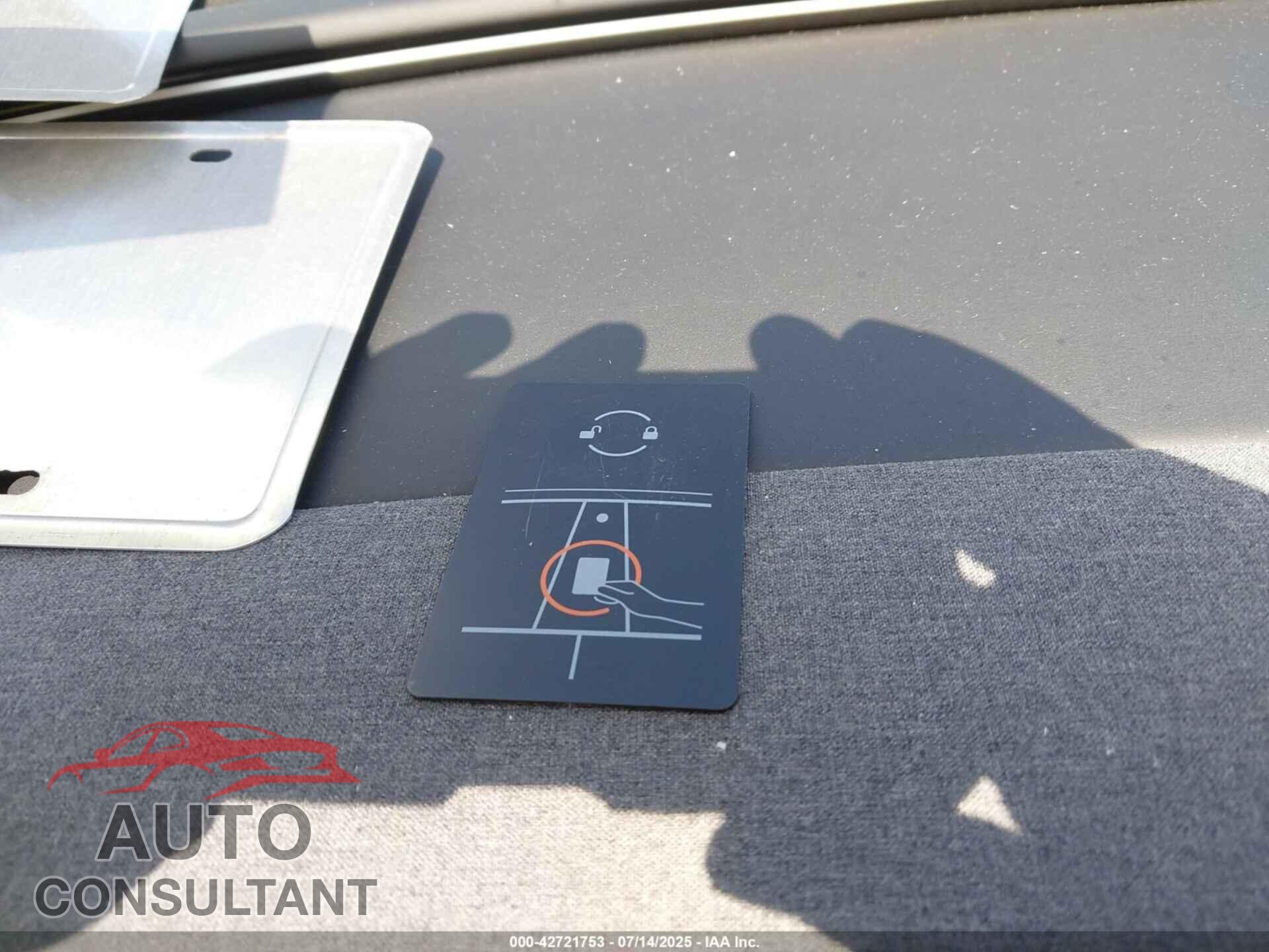 TESLA MODEL 3 2024 - 5YJ3E1EA5RF757111