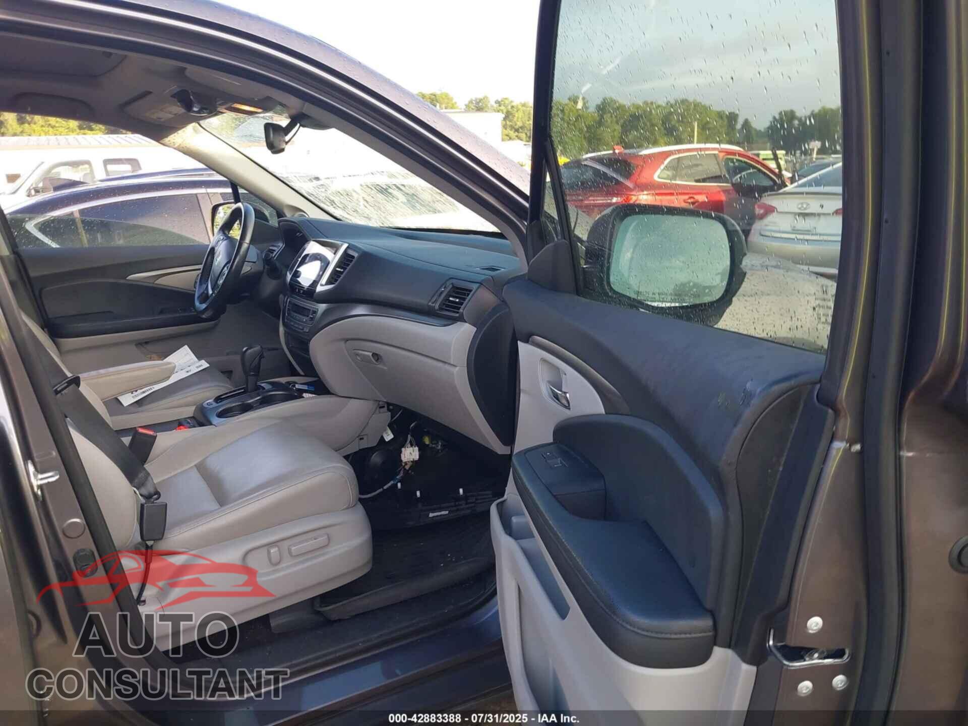 HONDA PILOT 2017 - 5FNYF6H69HB083762