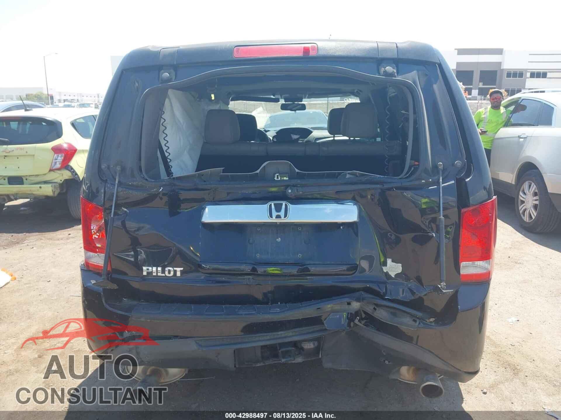 HONDA PILOT 2015 - 5FNYF3H50FB027101