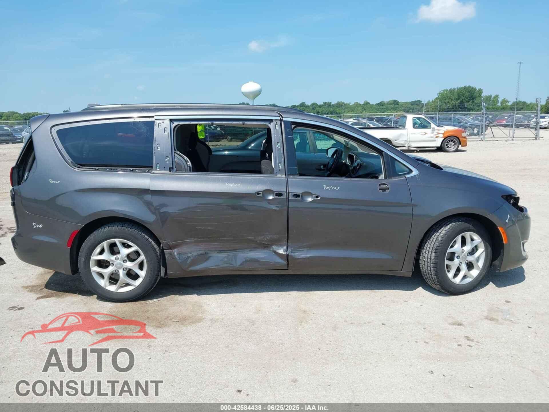 CHRYSLER PACIFICA 2017 - 2C4RC1BG1HR785208