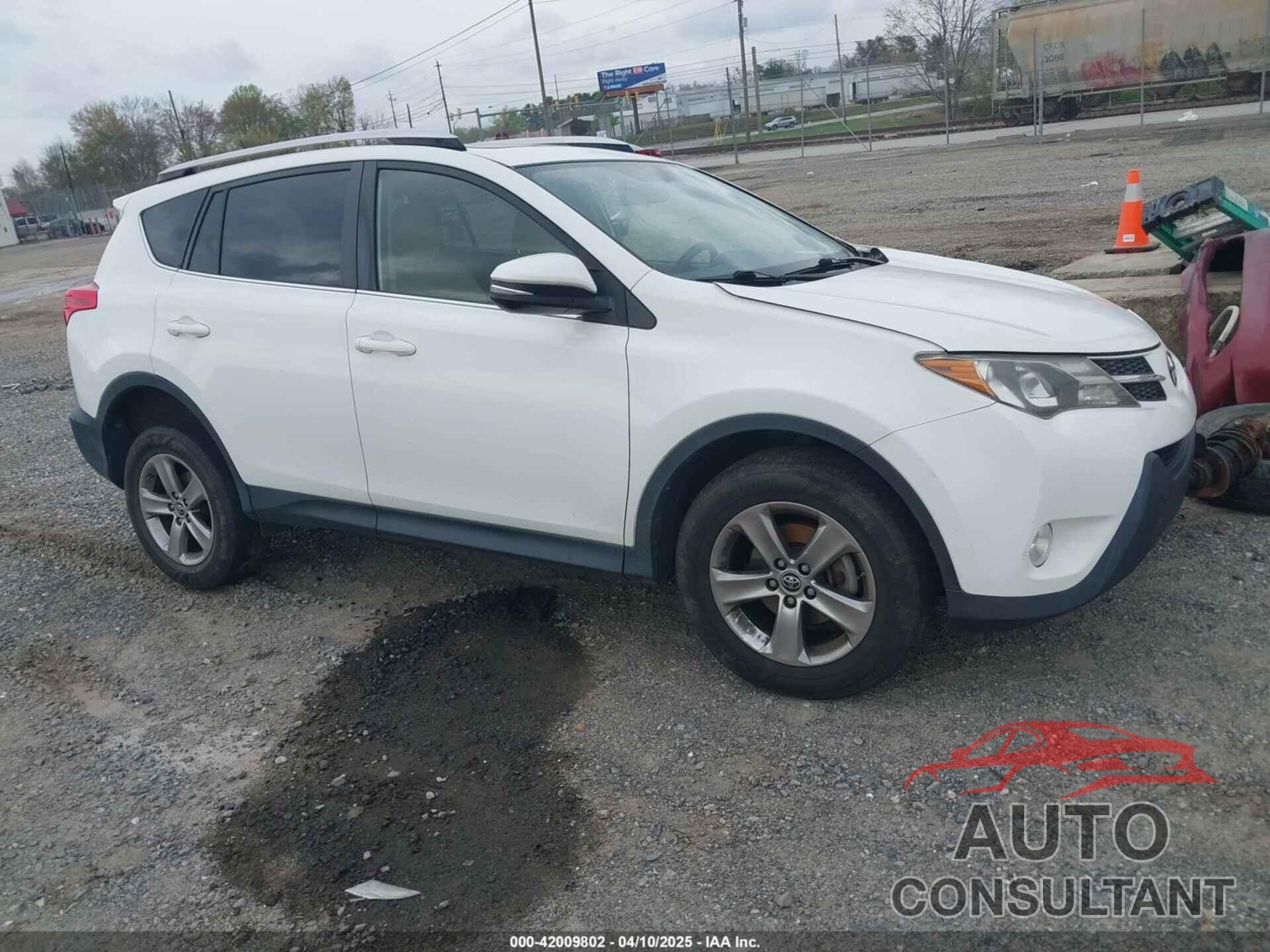TOYOTA RAV4 2015 - JTMRFREV9FD116331