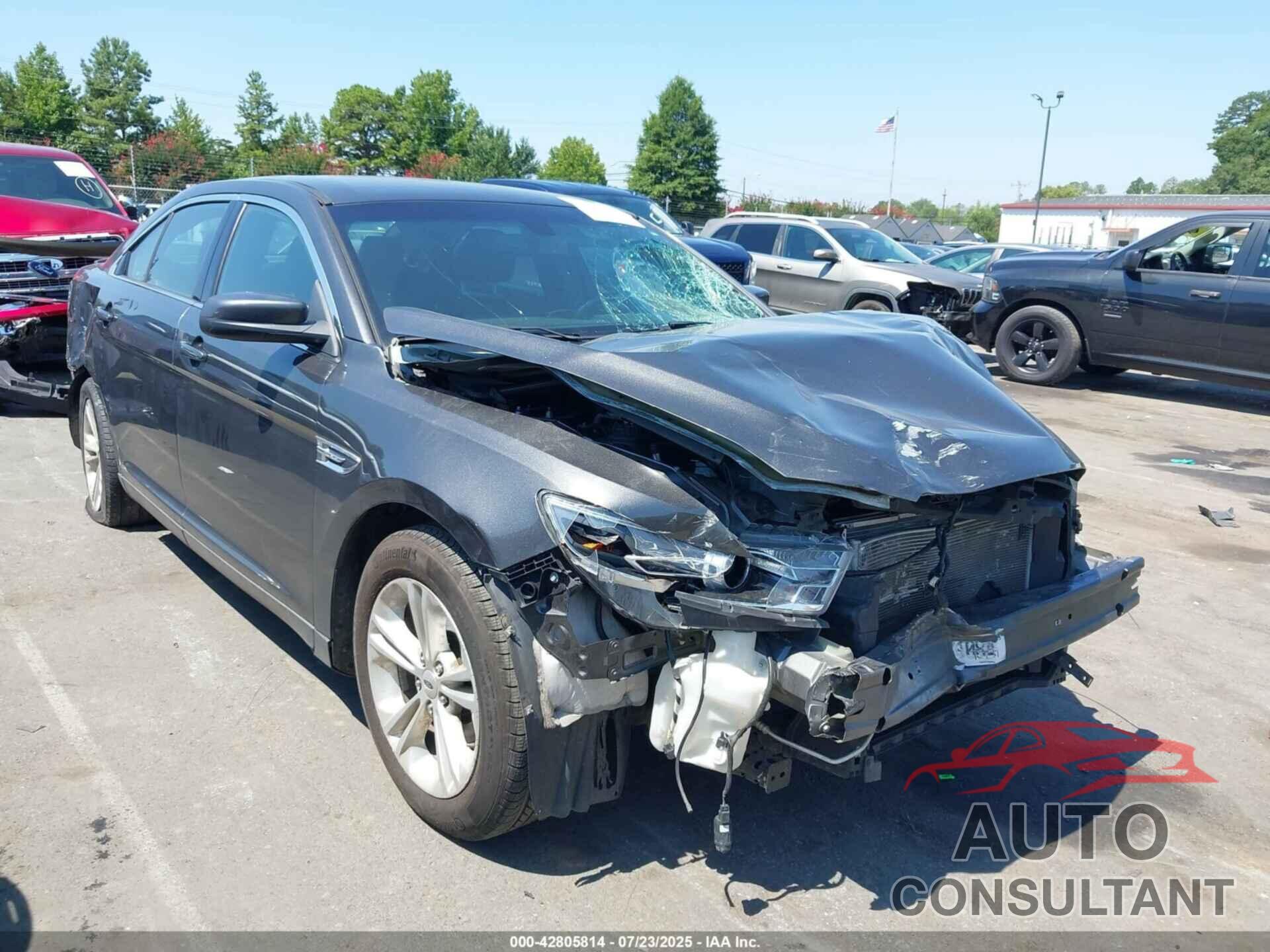 FORD TAURUS 2018 - 1FAHP2E87JG113094