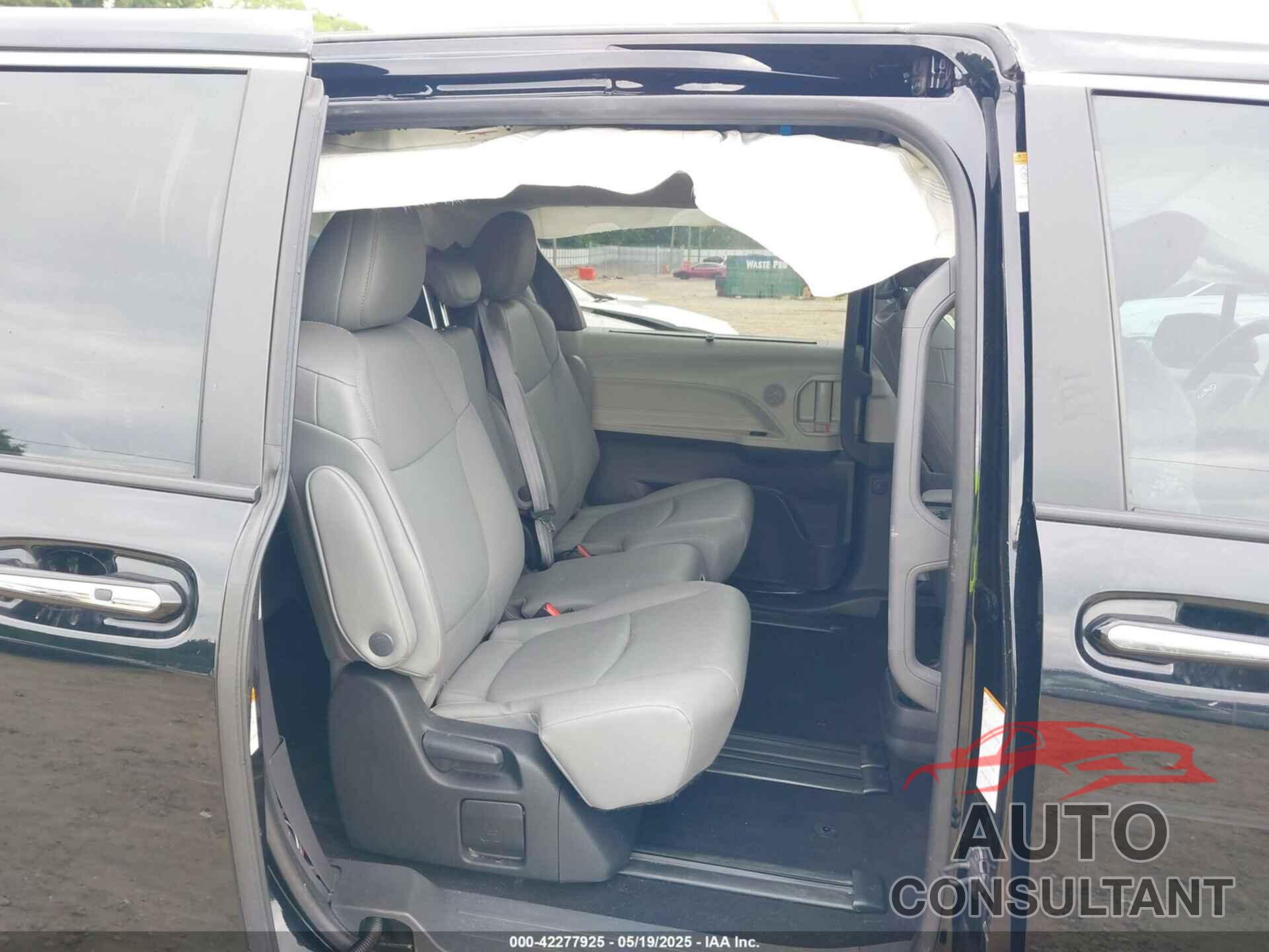 TOYOTA SIENNA 2022 - 5TDYRKEC3NS126025