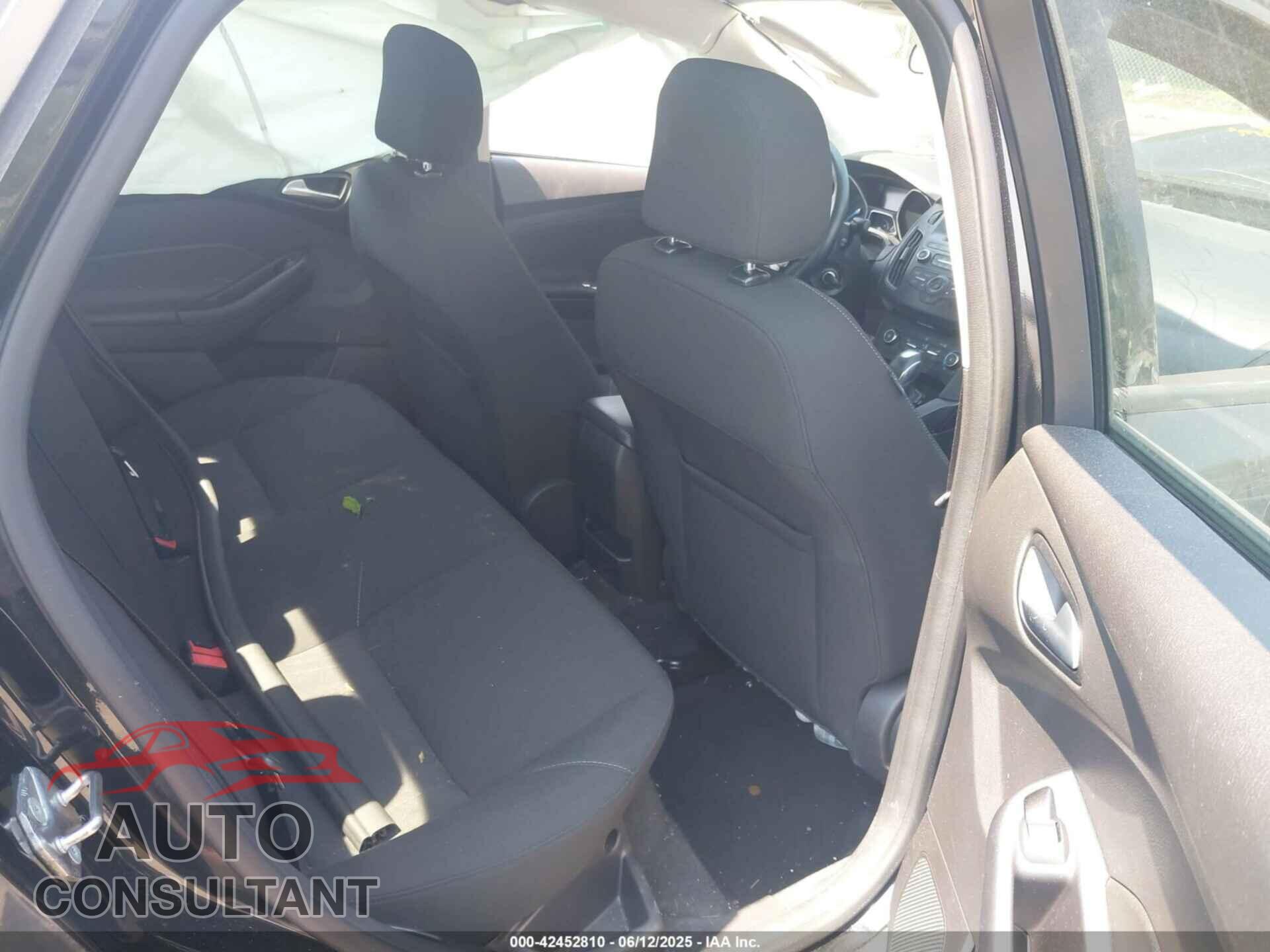 FORD FOCUS 2015 - 1FADP3F25FL332956