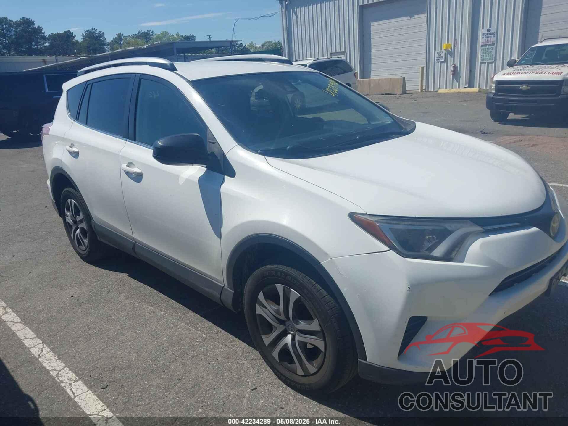 TOYOTA RAV4 2017 - JTMBFREV4HJ112595
