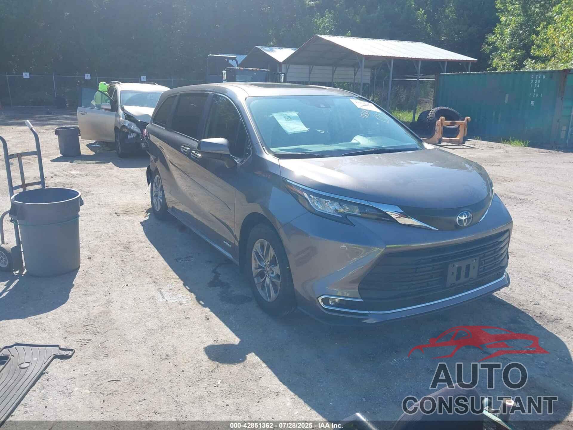 TOYOTA SIENNA 2023 - 5TDYSKFC8PS083887