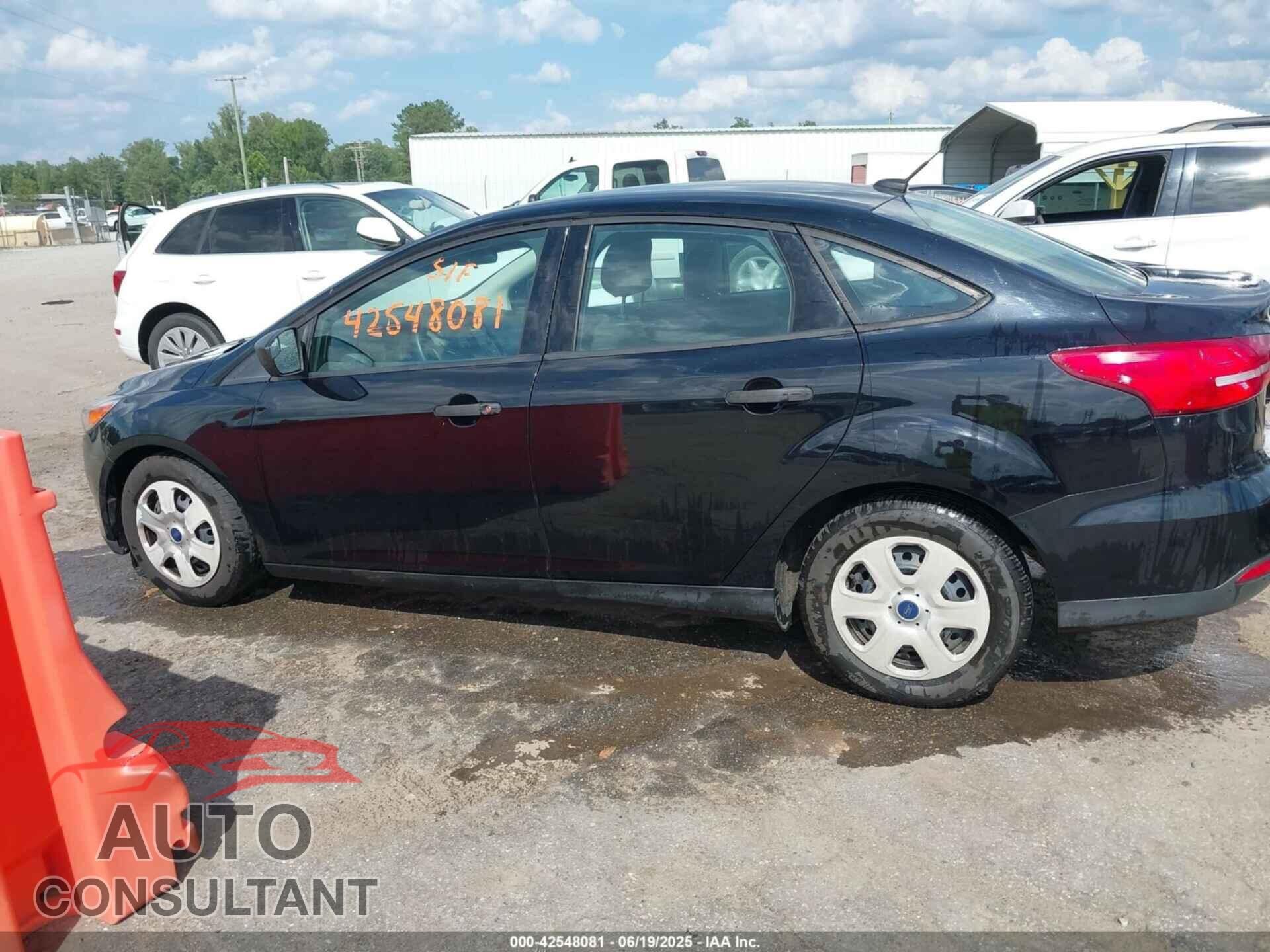 FORD FOCUS 2017 - 1FADP3E25HL307303