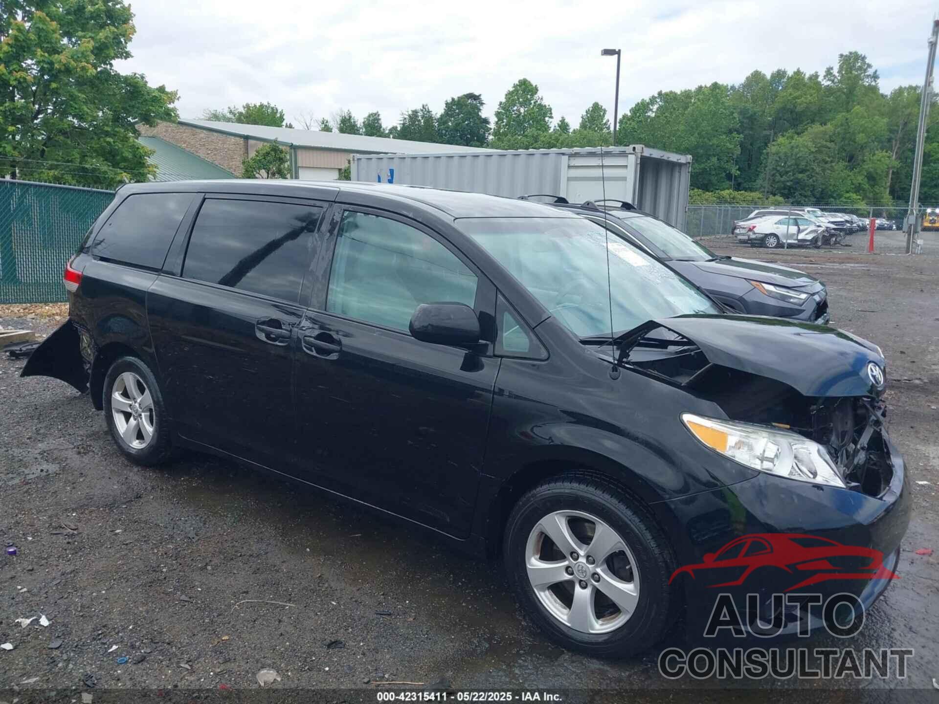 TOYOTA SIENNA 2014 - 5TDZK3DC8ES523889