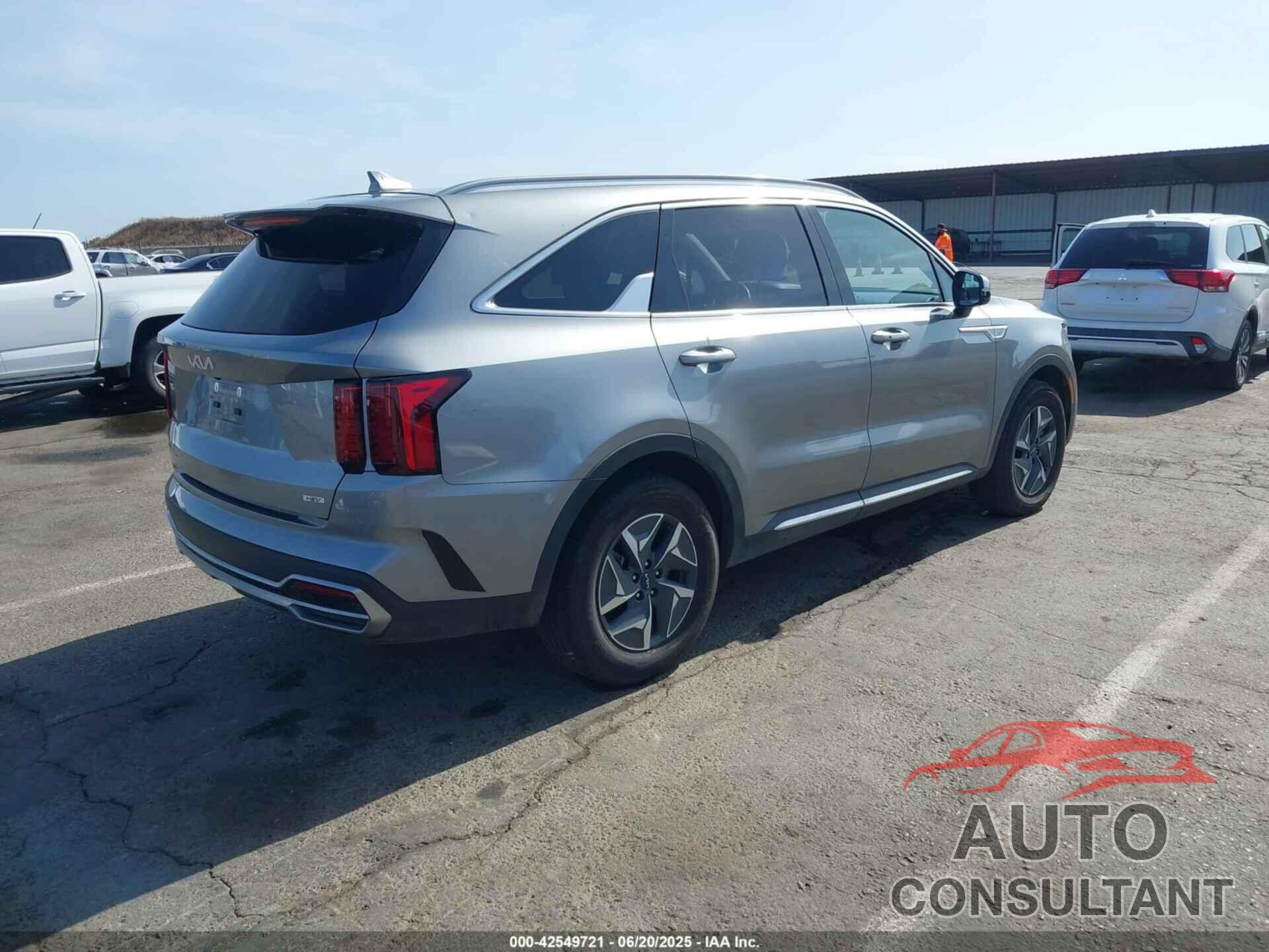 KIA SORENTO HYBRID 2023 - KNDRH4LG8P5136535