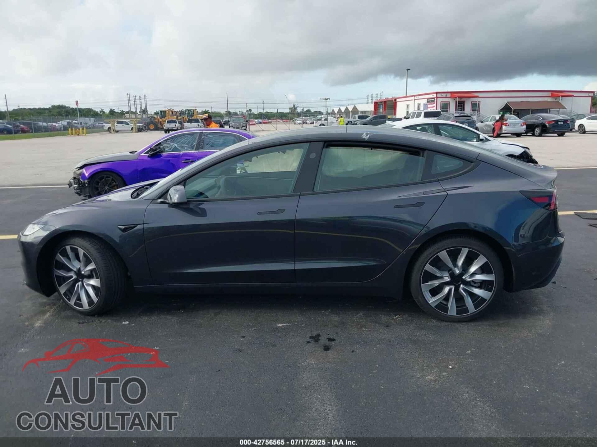 TESLA MODEL 3 2025 - 5YJ3E1EA9SF972724