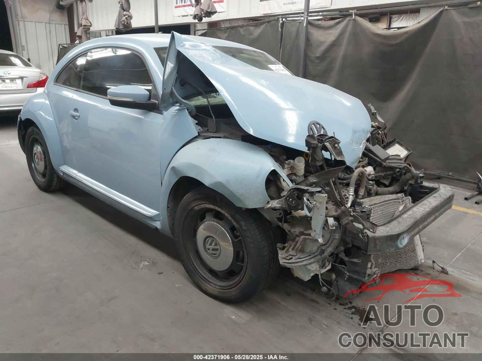 VOLKSWAGEN BEETLE 2014 - 3VWJ17AT8EM662235