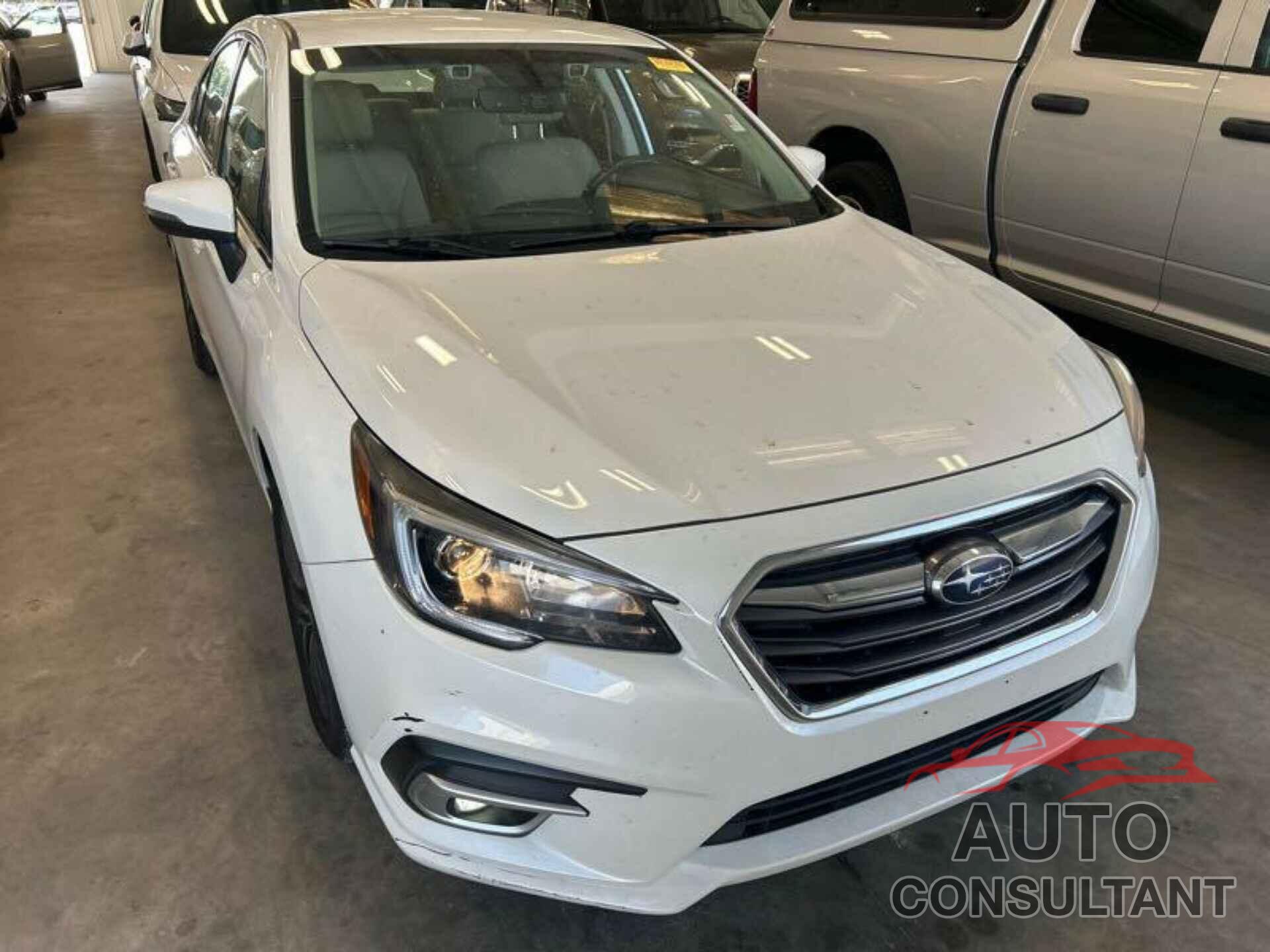 SUBARU LEGACY 2019 - 4S3BNAF66K3029256