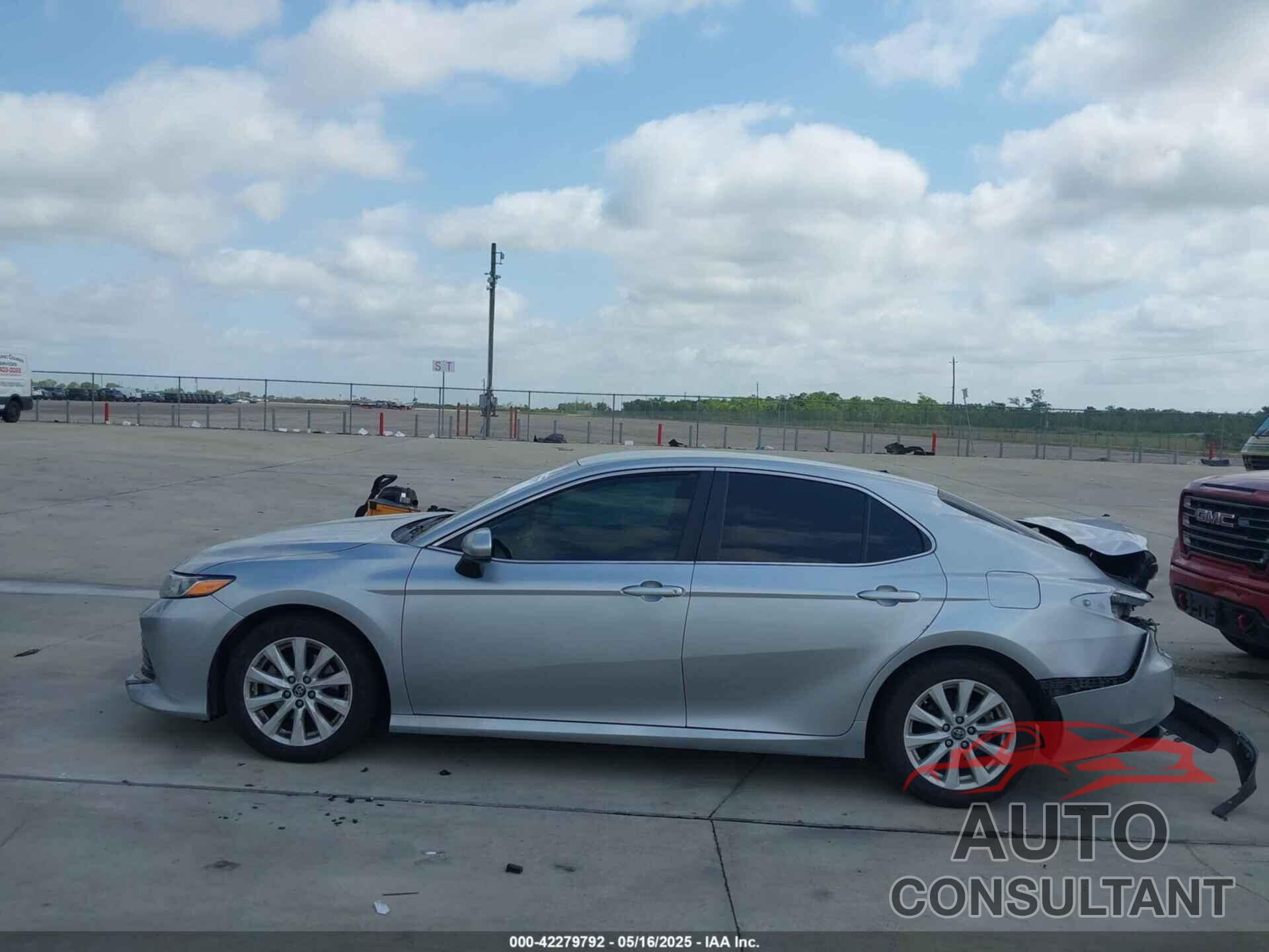 TOYOTA CAMRY 2018 - 4T1B11HK2JU150201