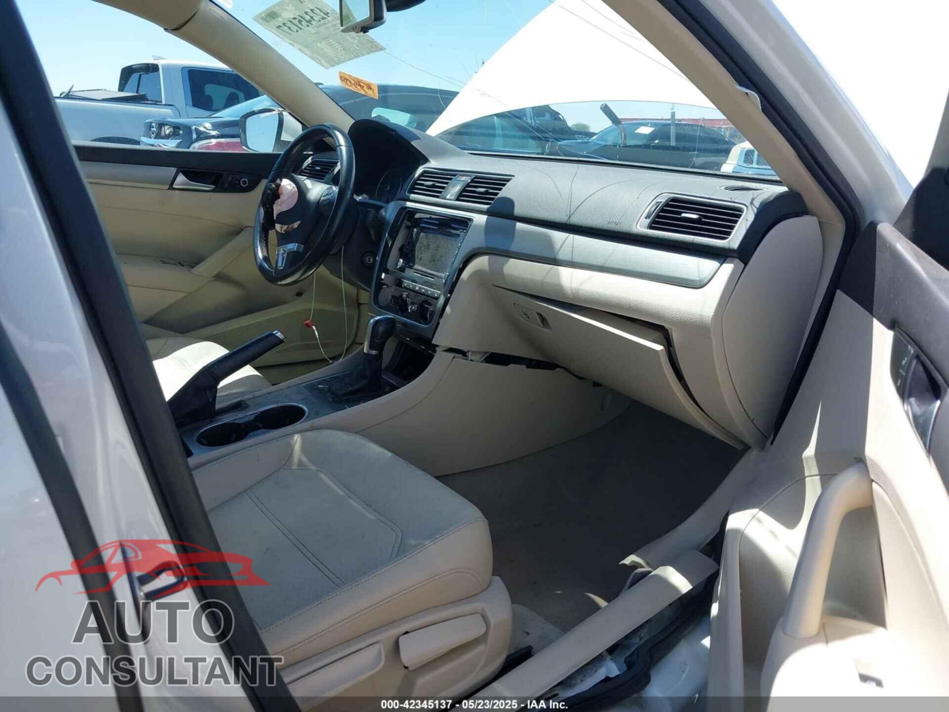 VOLKSWAGEN PASSAT 2014 - 1VWBN7A35EC100691