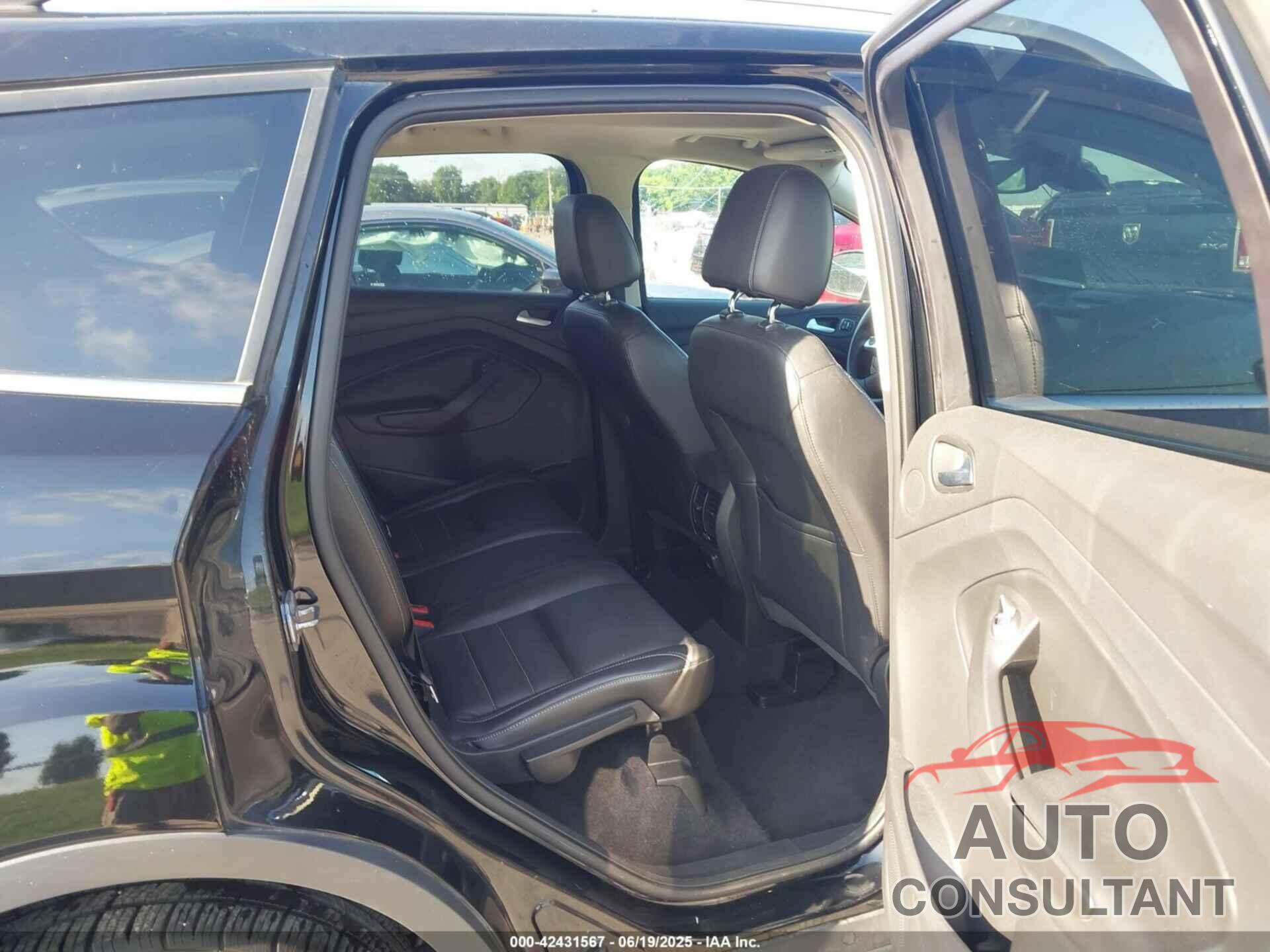FORD ESCAPE 2016 - 1FMCU9J97GUC21242