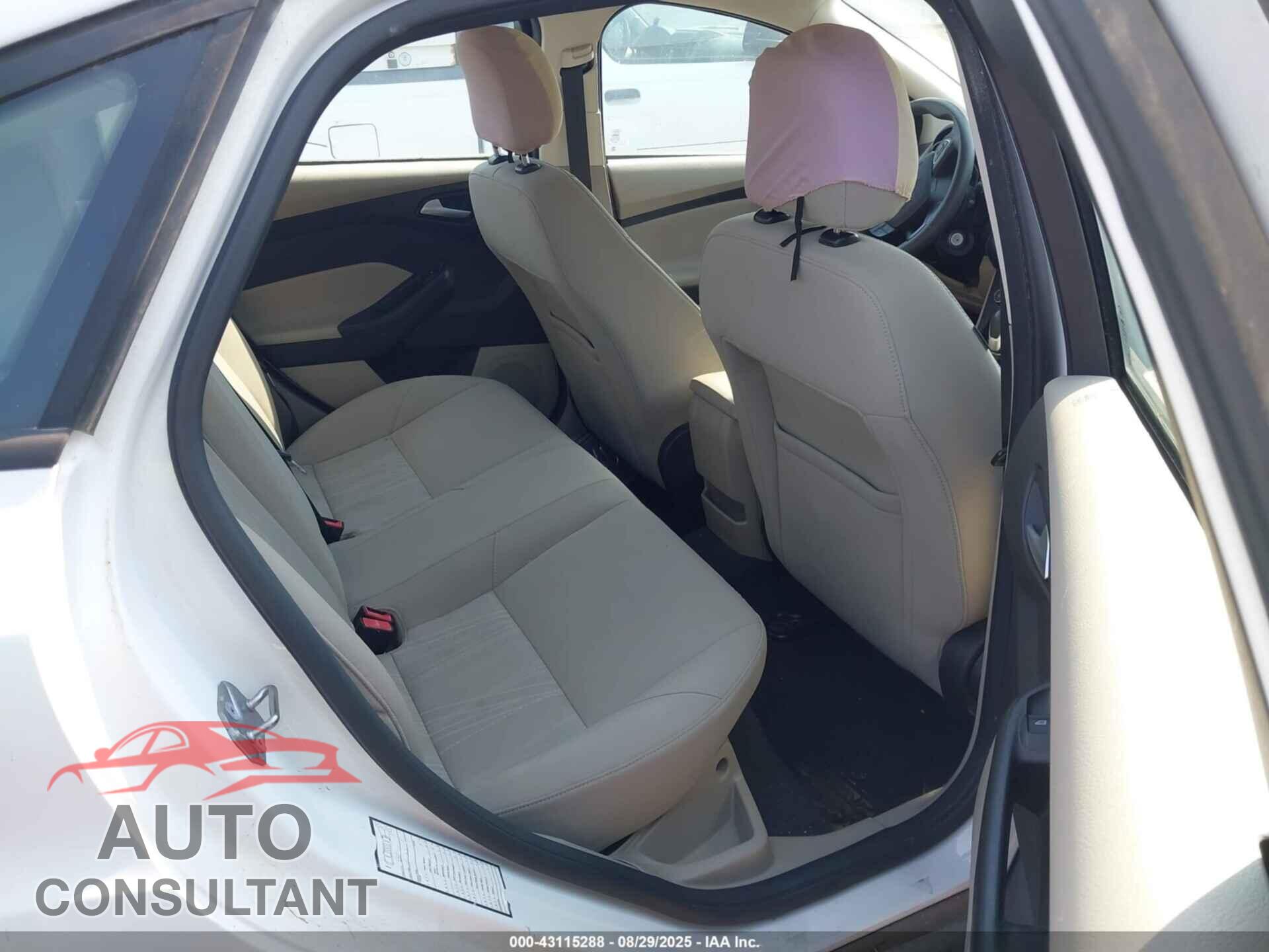 FORD FOCUS 2016 - 1FADP3F2XGL271301