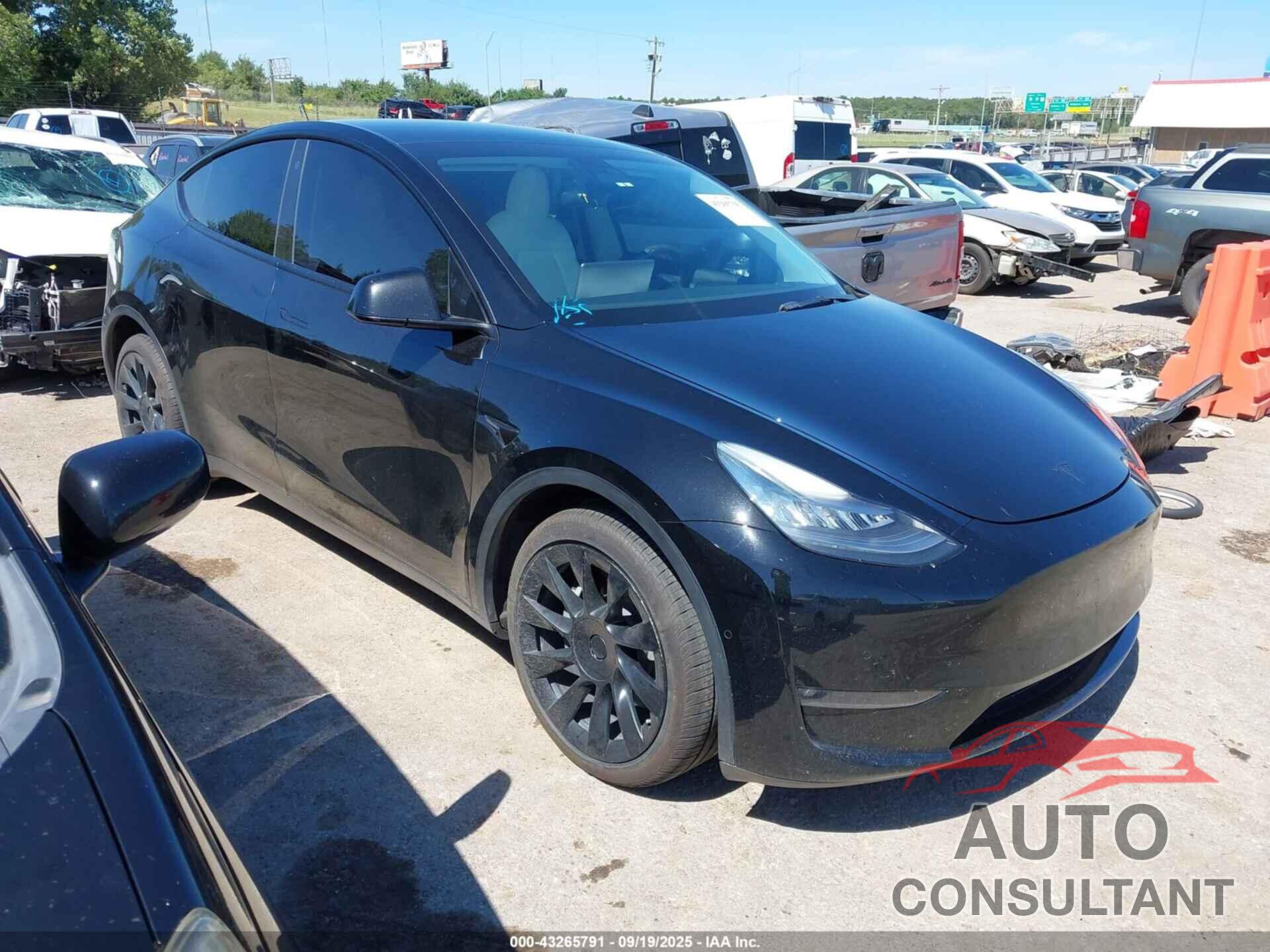 TESLA MODEL Y 2021 - 5YJYGDEE2MF154145