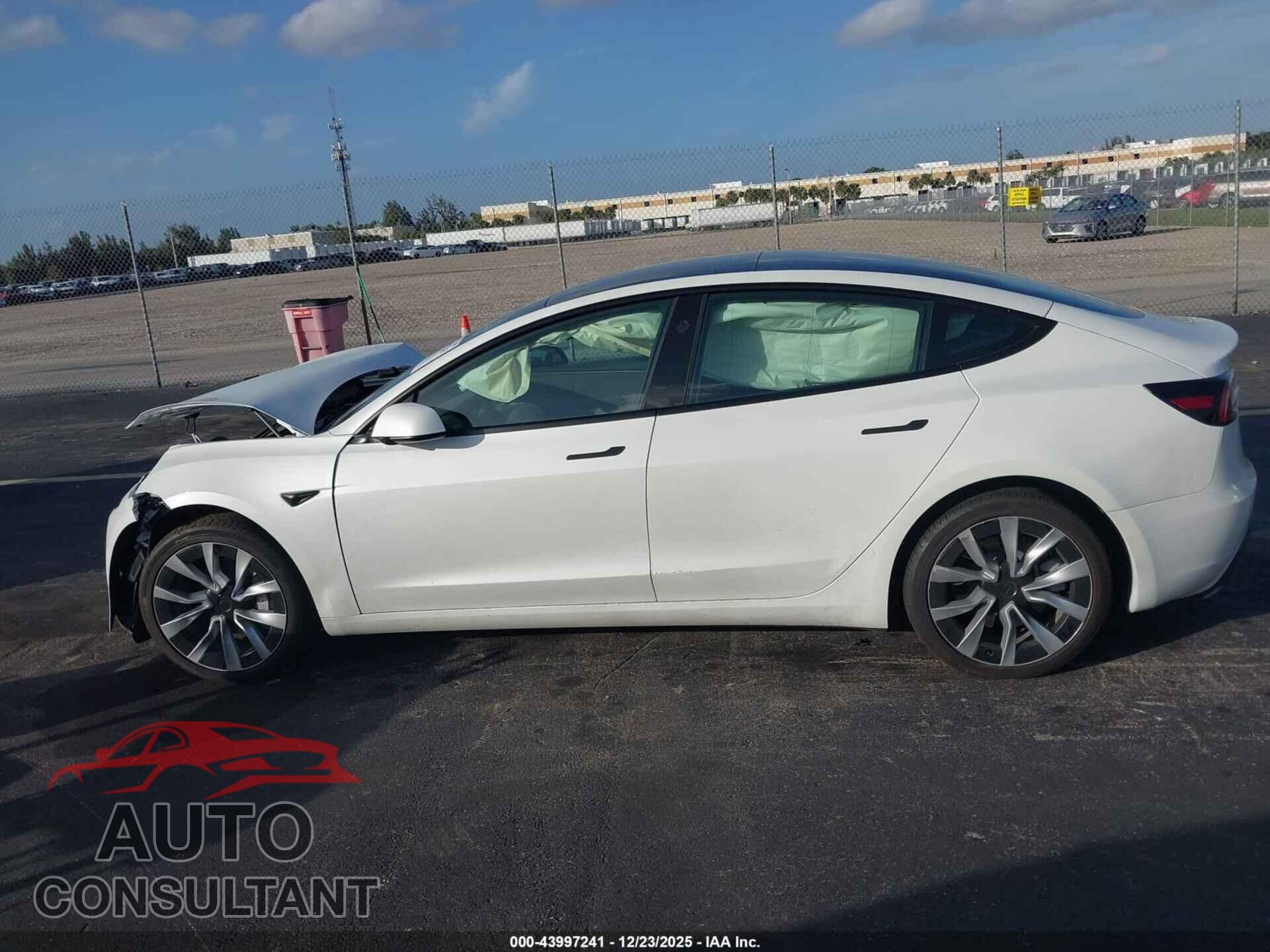 TESLA MODEL 3 2024 - 5YJ3E1EA7RF762407