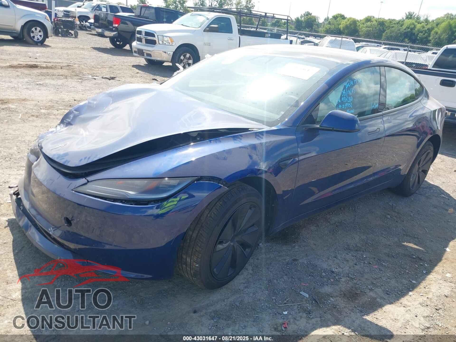 TESLA MODEL 3 2025 - 5YJ3E1EA8SF907752