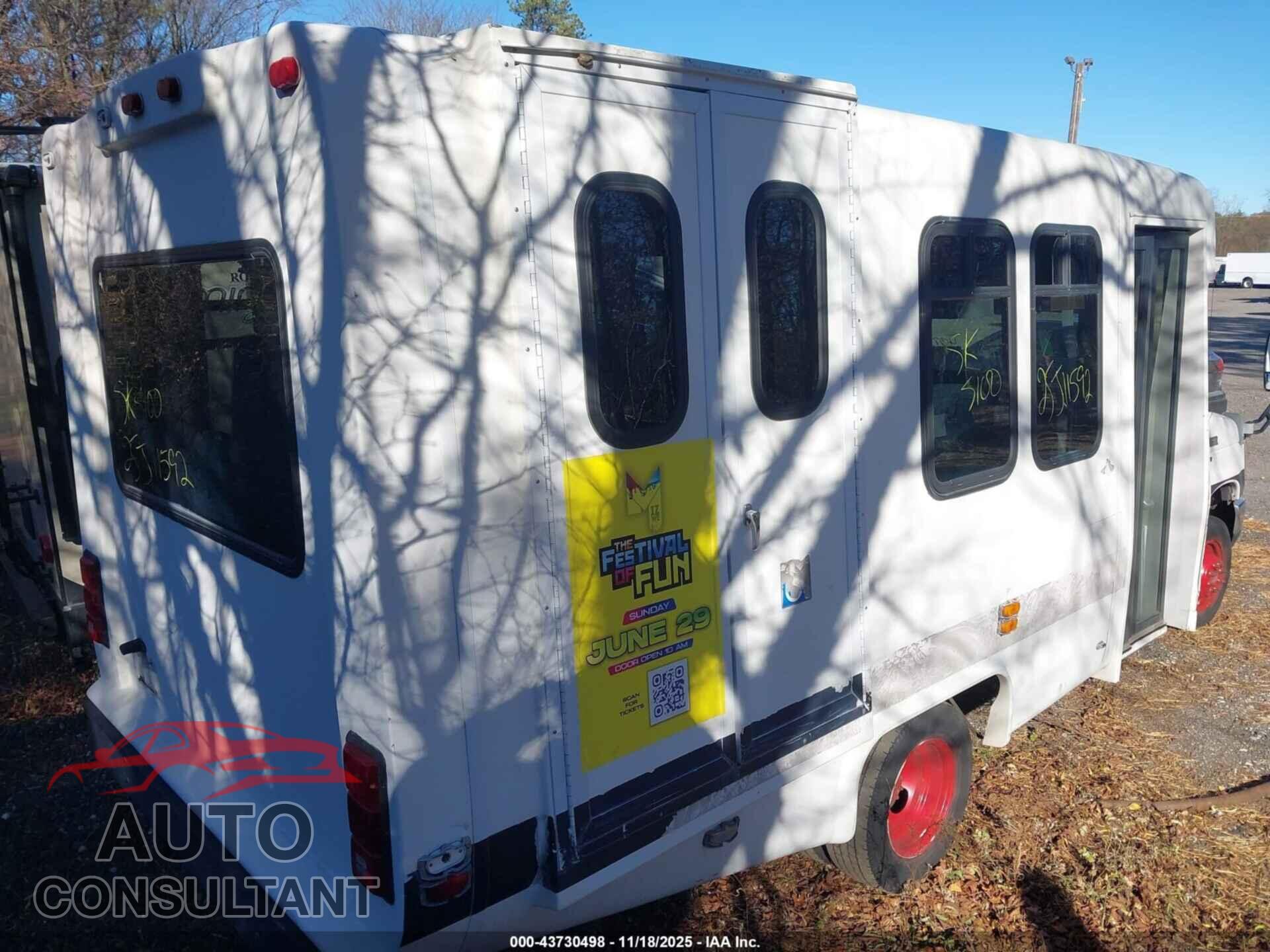 FORD E-350 CUTAWAY 2009 - 1FDEE35L09DA17006