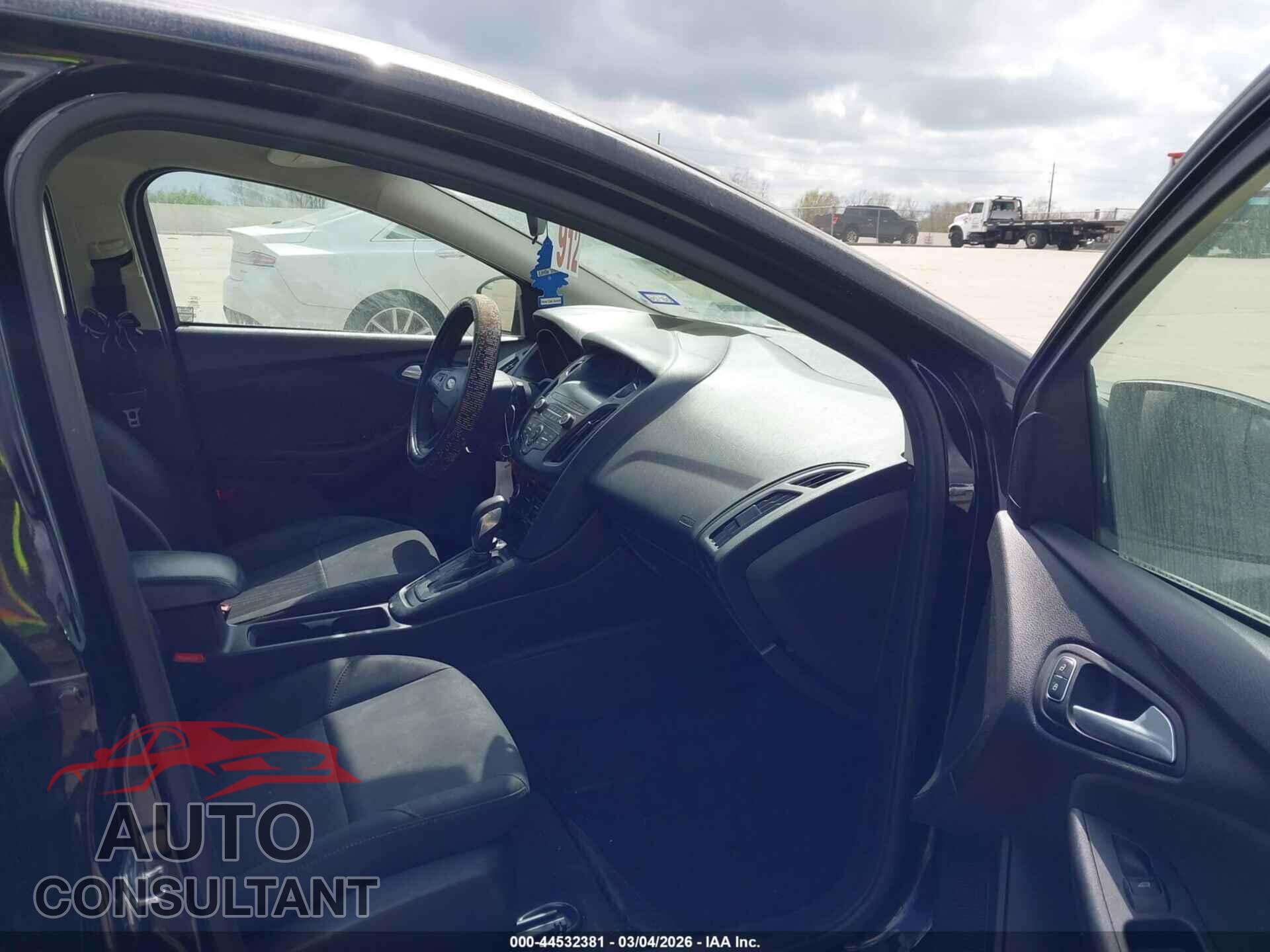 FORD FOCUS 2018 - 1FADP3FE2JL210669