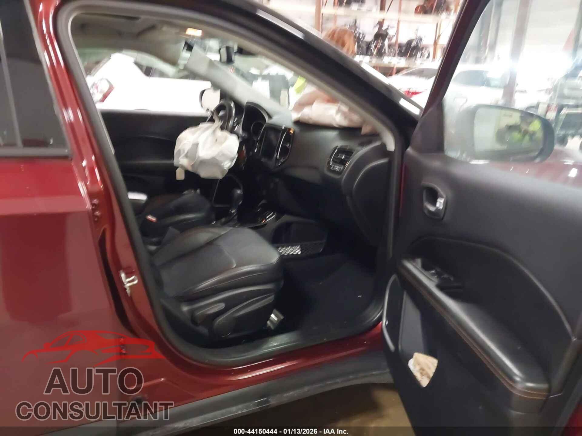 JEEP COMPASS 2021 - 3C4NJDCB9MT556713