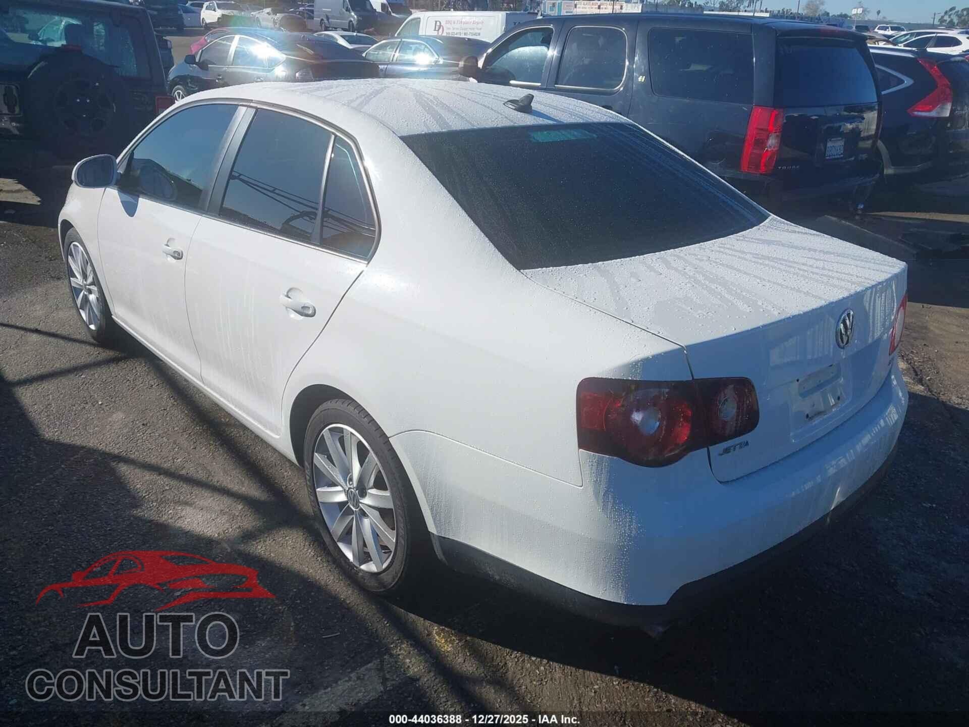 VOLKSWAGEN JETTA 2010 - 3VWRA7AJ7AM049048
