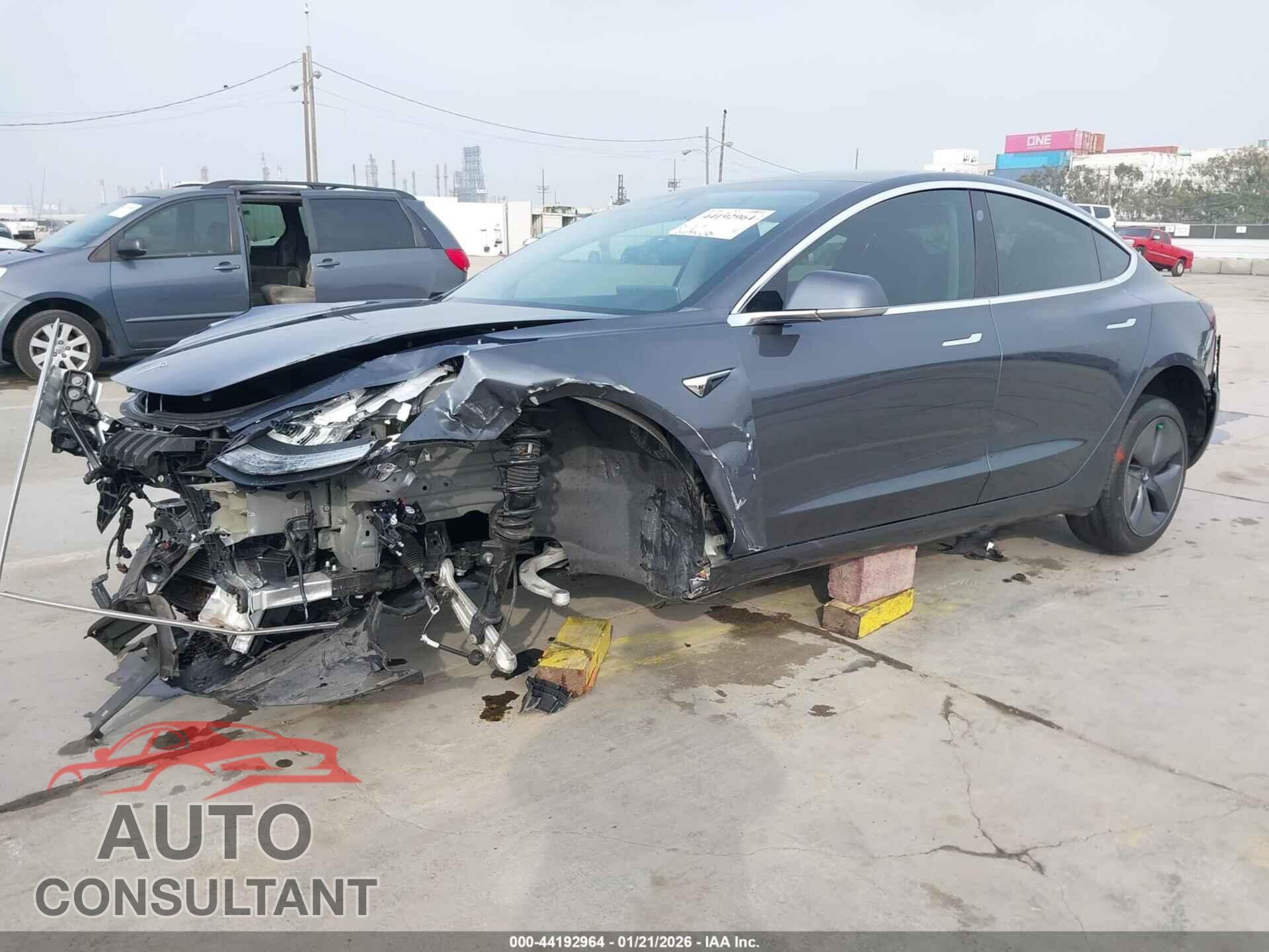 TESLA MODEL 3 2018 - 5YJ3E1EA8JF040075