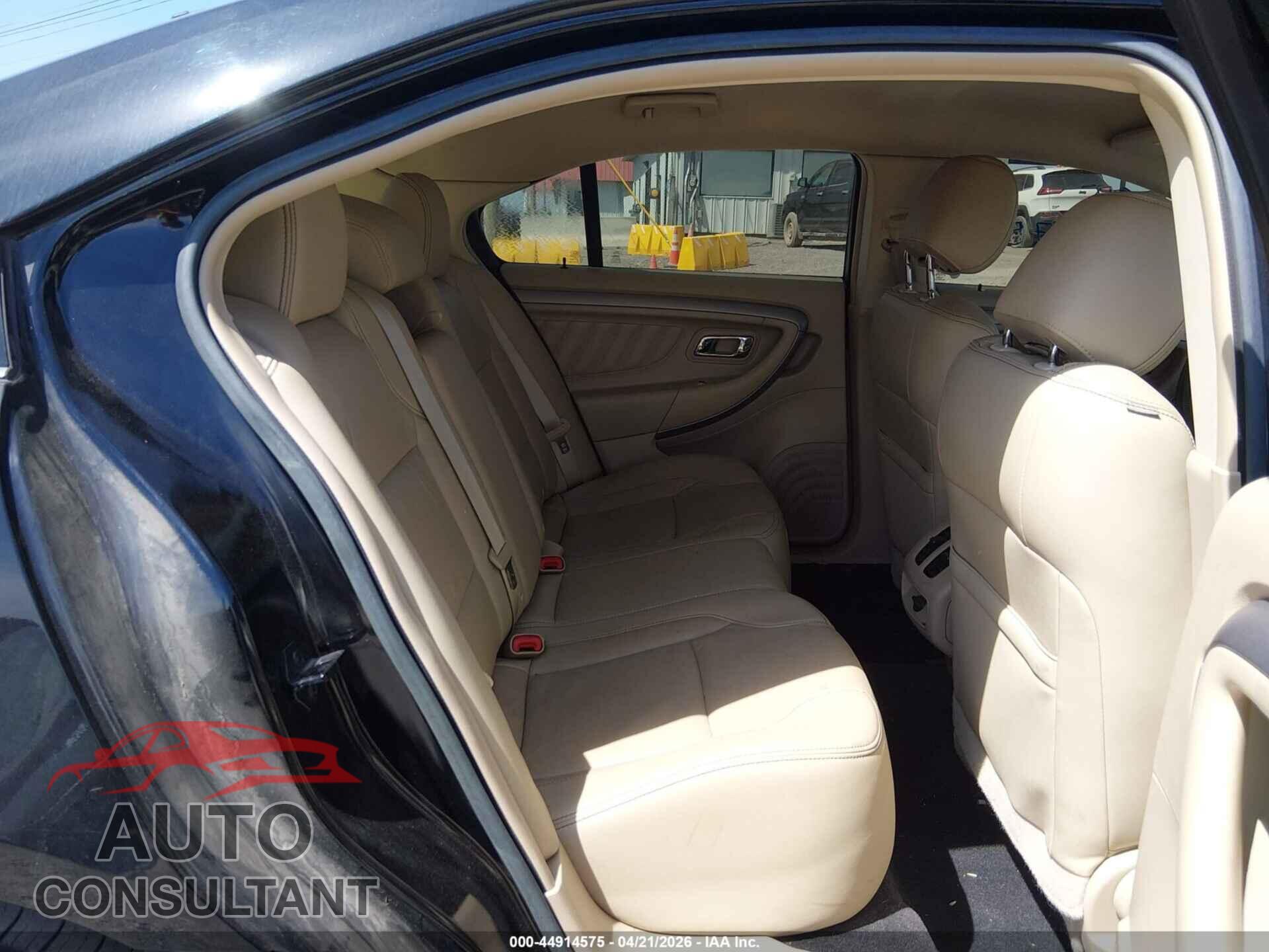 FORD TAURUS 2017 - 1FAHP2E81HG120584