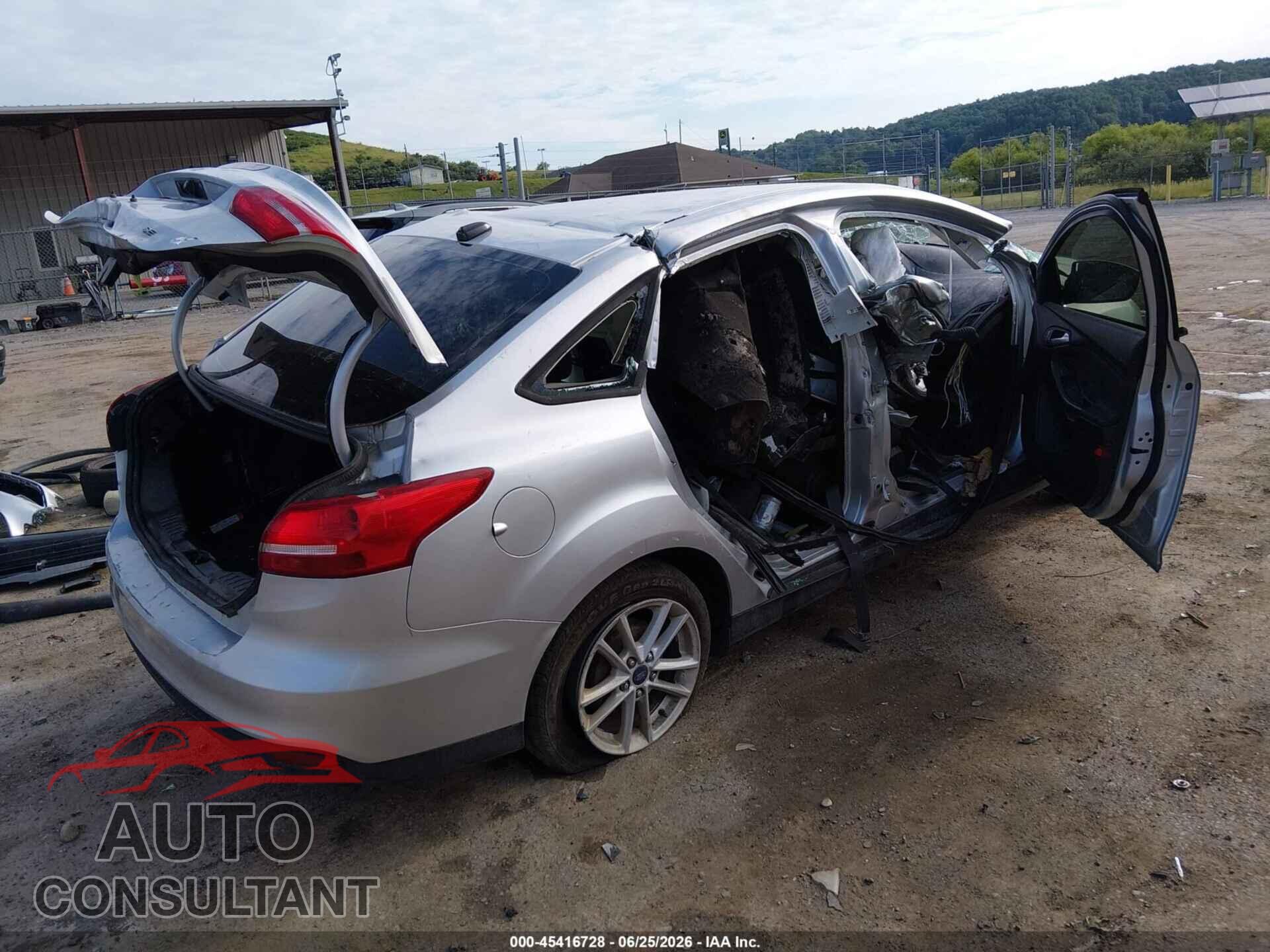 FORD FOCUS 2015 - 1FADP3F24FL217409