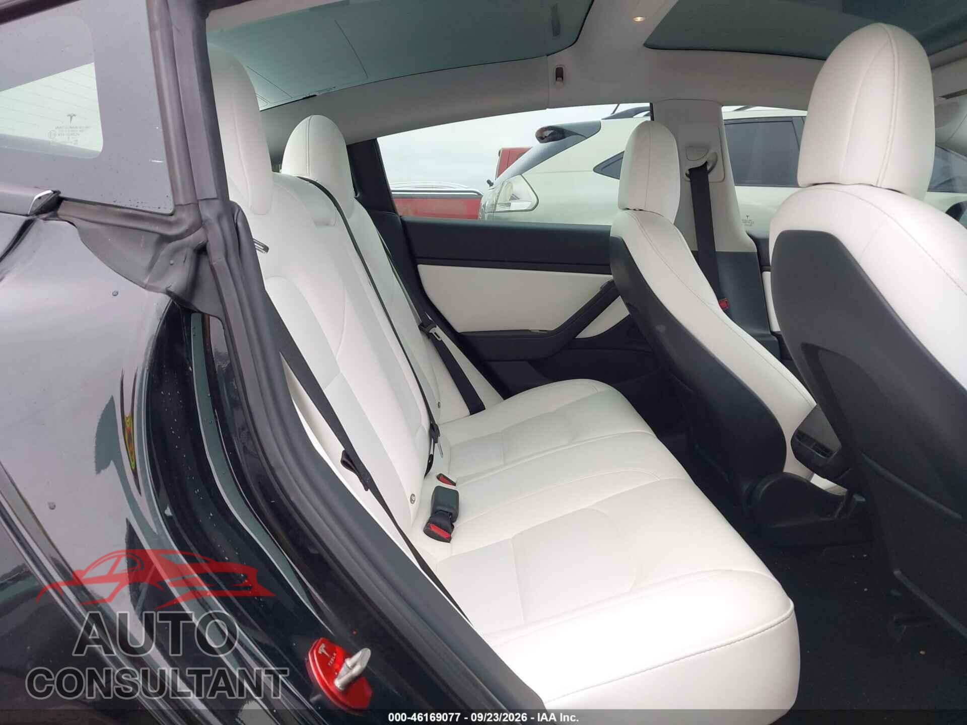 TESLA MODEL 3 2019 - 5YJ3E1EB0KF192443