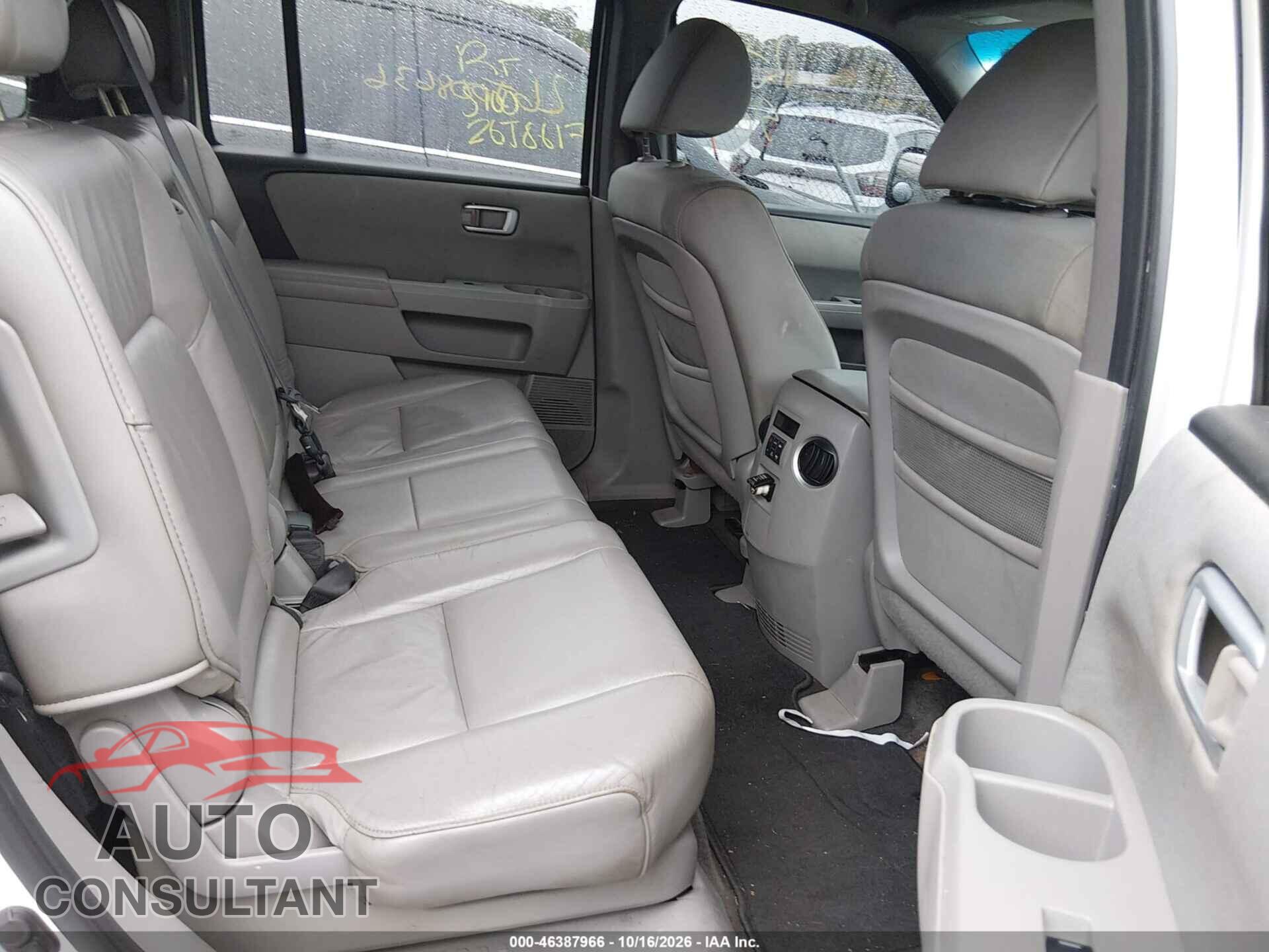 HONDA PILOT 2011 - 5FNYF4H44BB034768