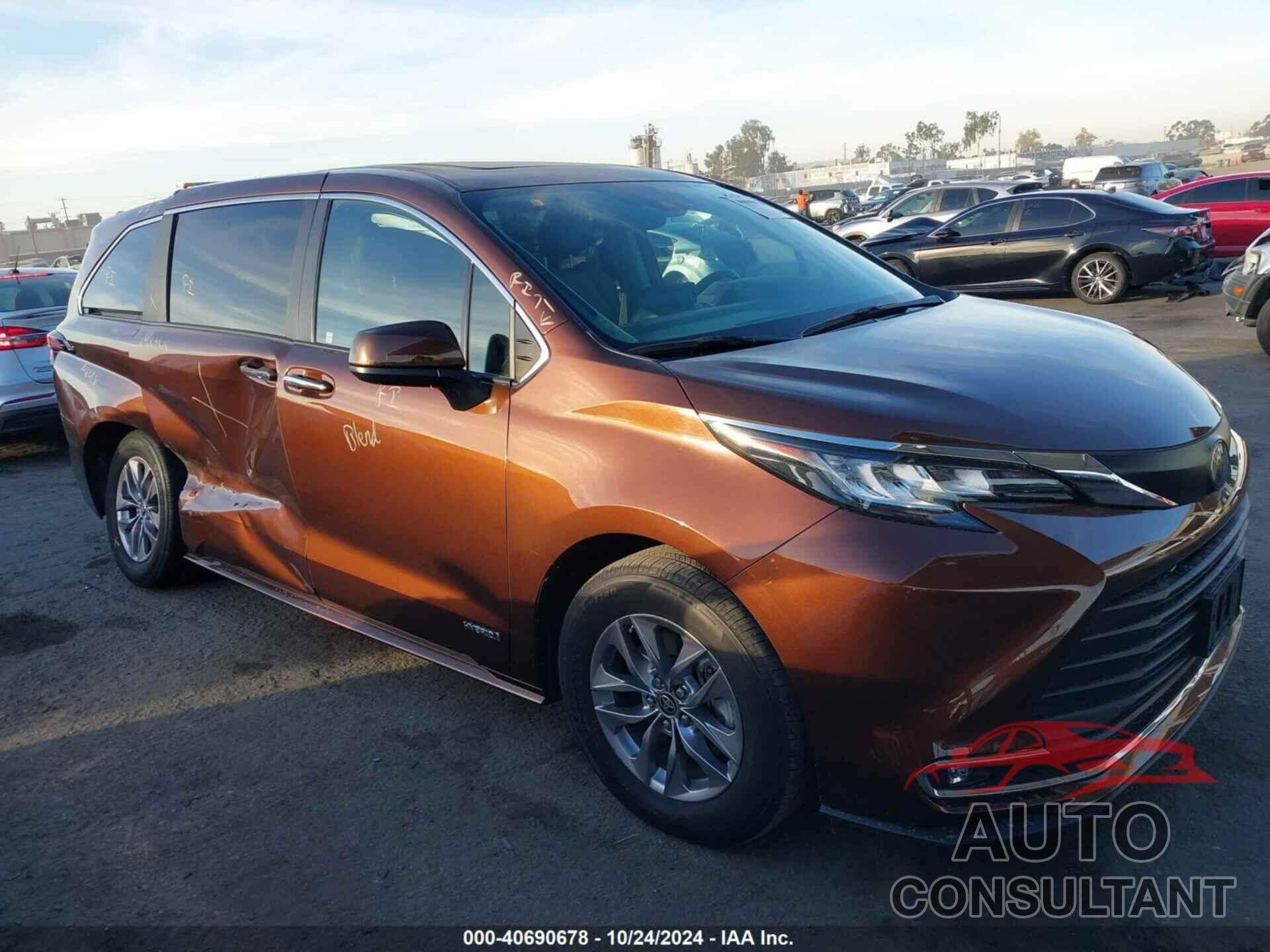 TOYOTA SIENNA 2021 - 5TDYRKEC8MS032009