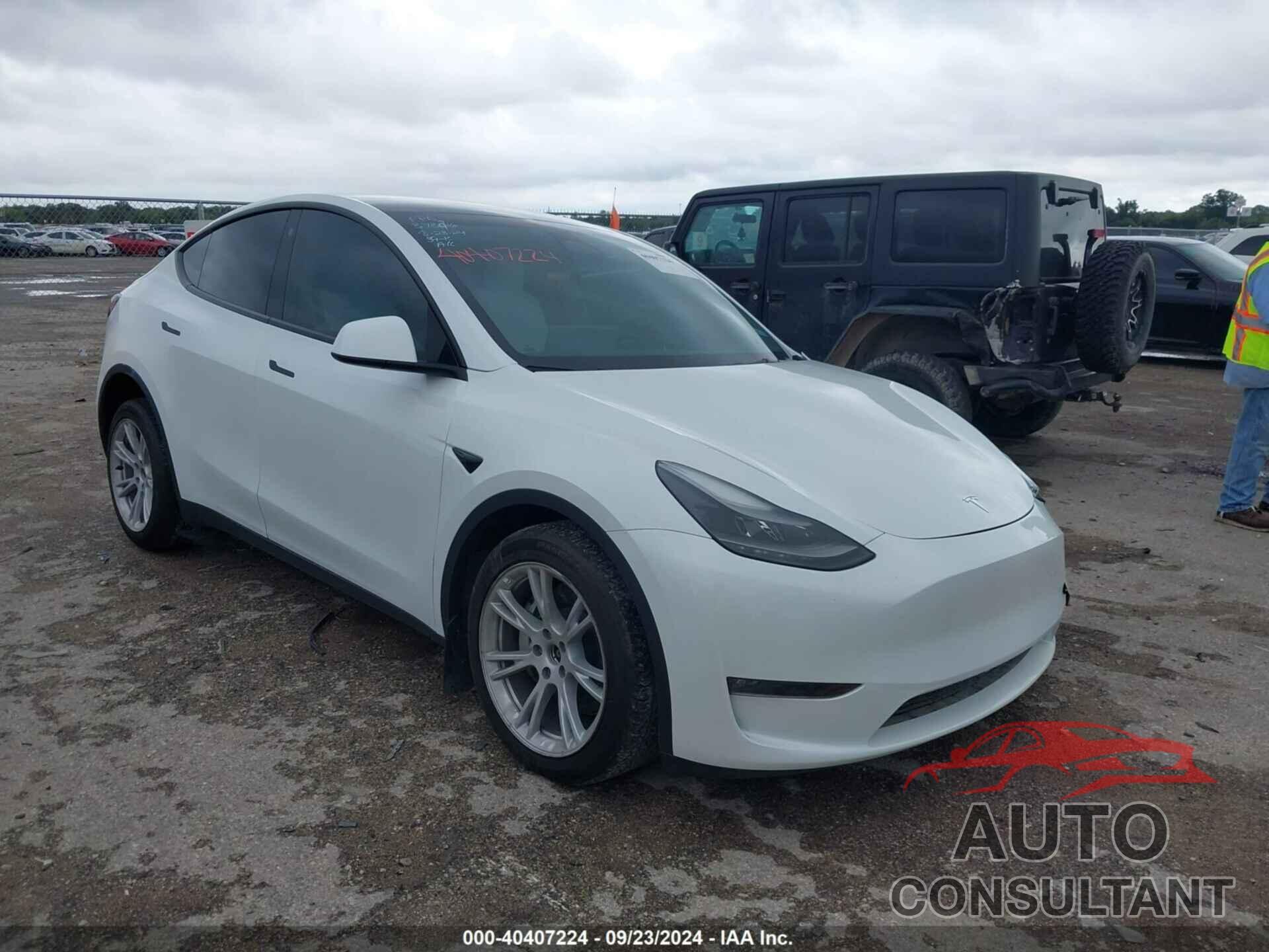 TESLA MODEL Y 2023 - 7SAYGAEEXPF660828