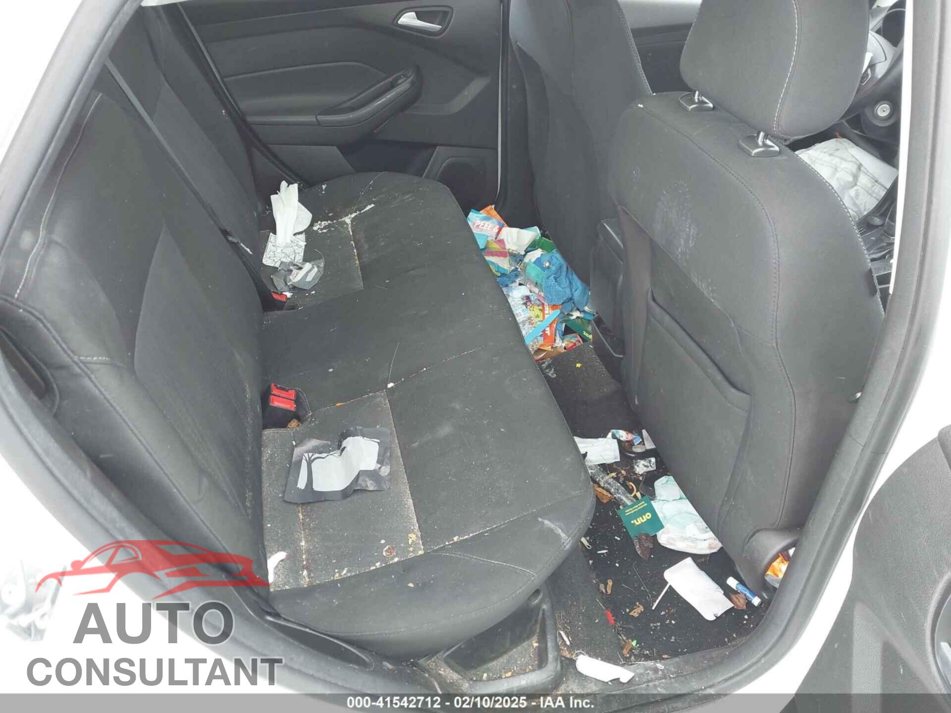 FORD FOCUS 2018 - 1FADP3F23JL207351