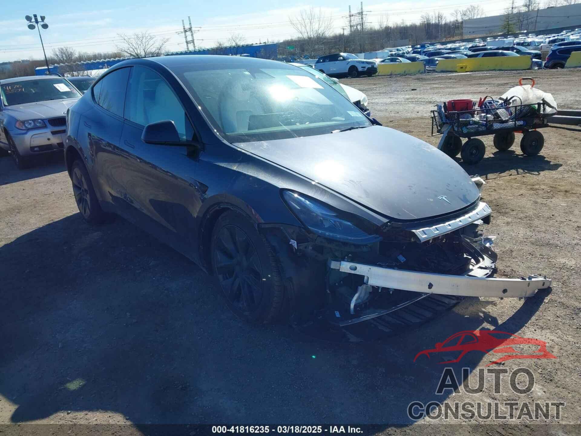 TESLA MODEL Y 2025 - 7SAYGDEE1SA351255