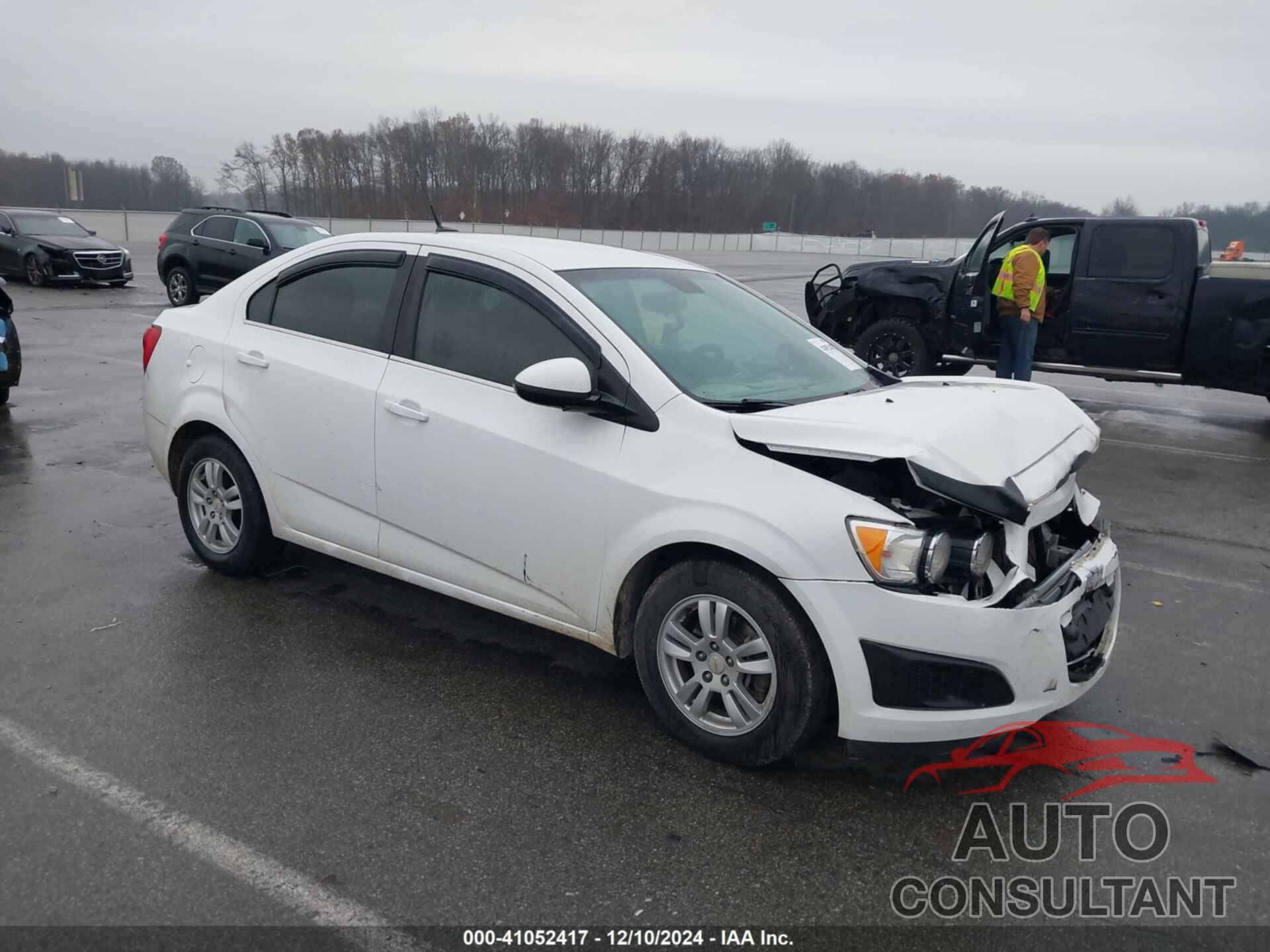 CHEVROLET SONIC 2012 - 1G1JC5SH5C4186250