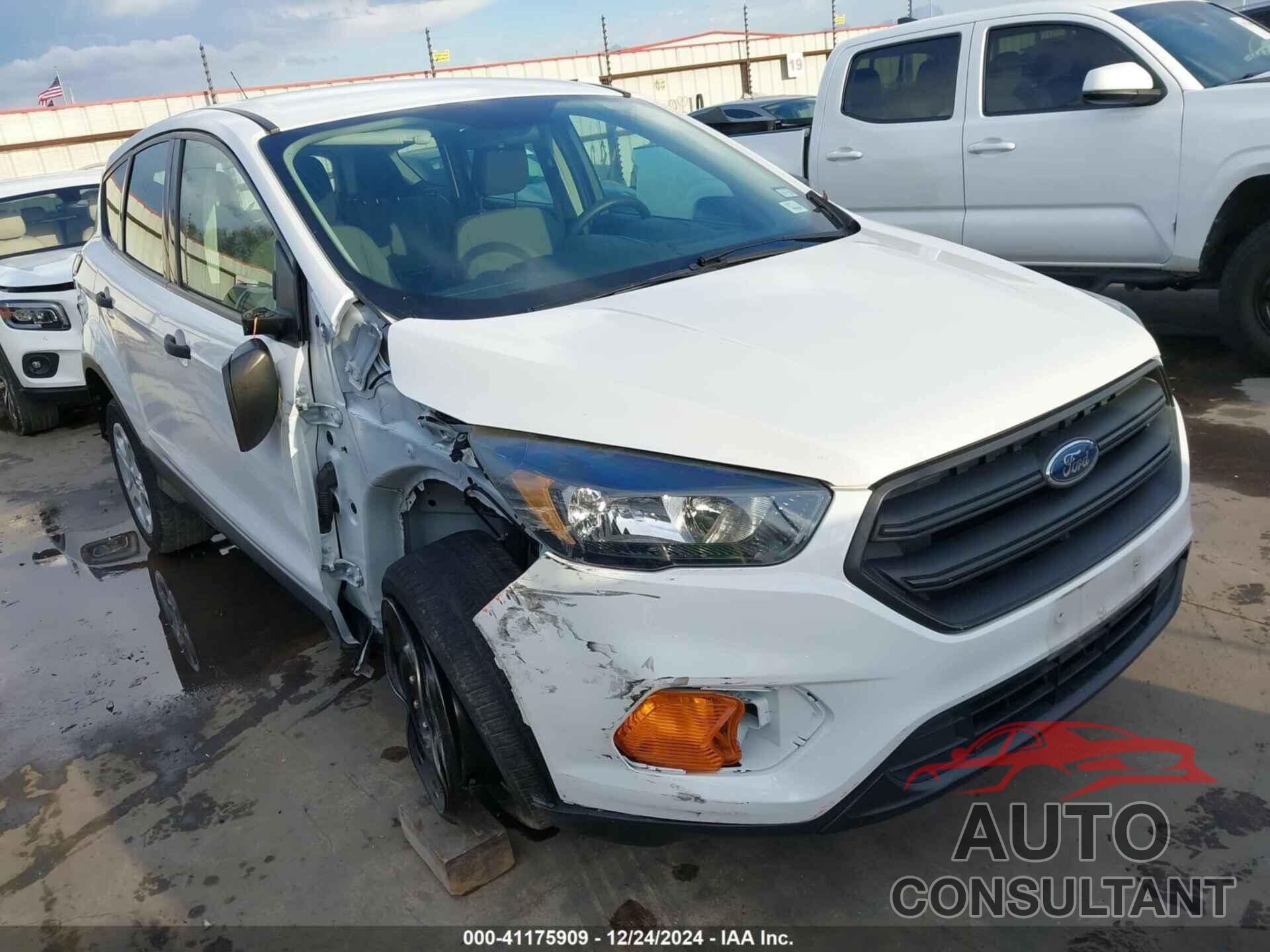 FORD ESCAPE 2018 - 1FMCU0F70JUD20415