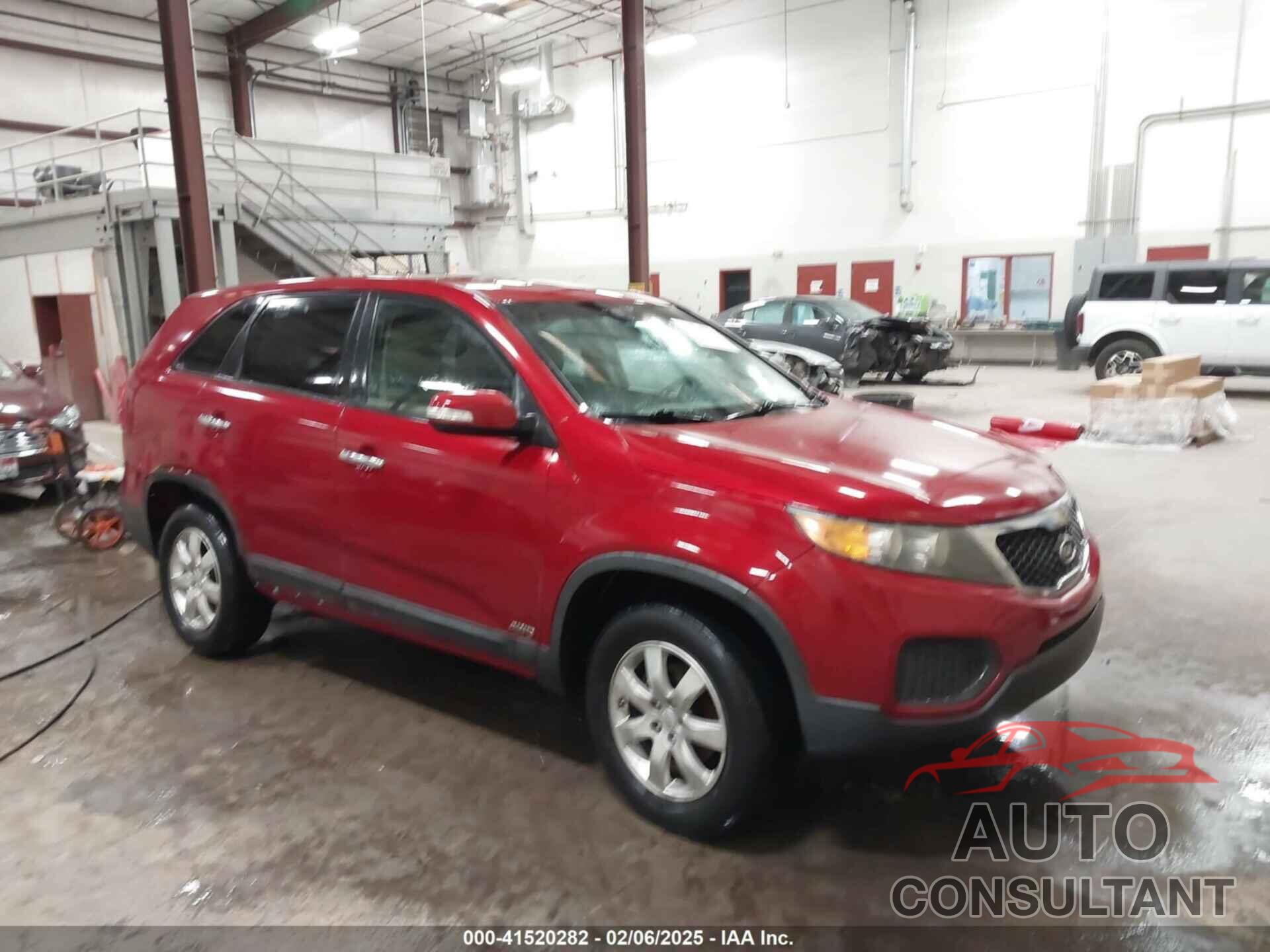 KIA SORENTO 2011 - 5XYKTCA12BG090046