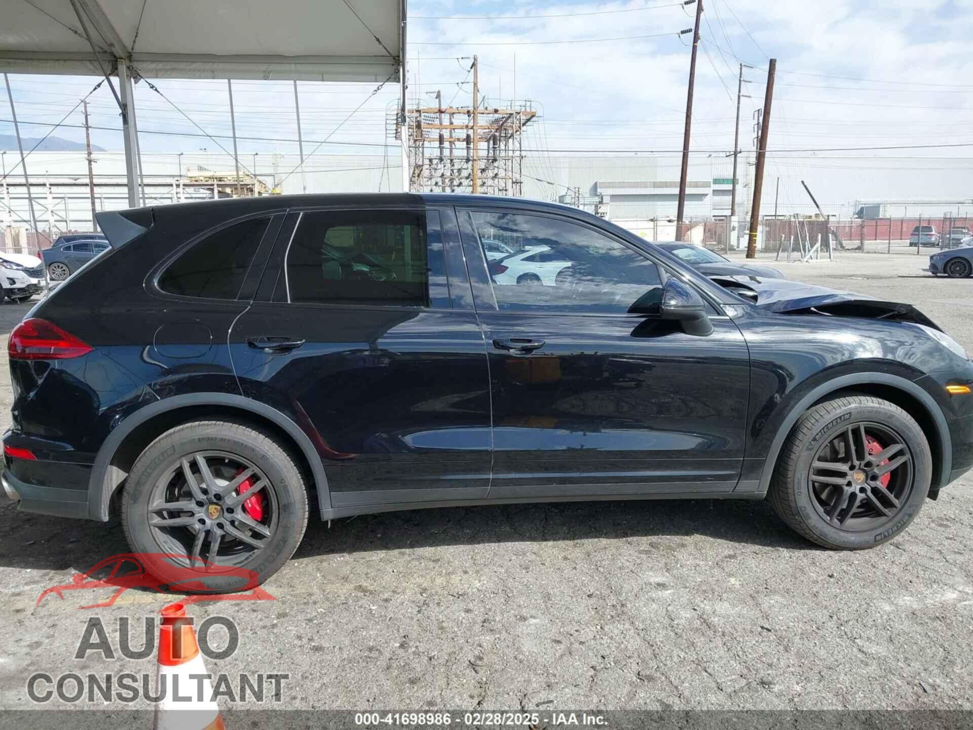 PORSCHE CAYENNE 2016 - WP1AA2A21GKA13124