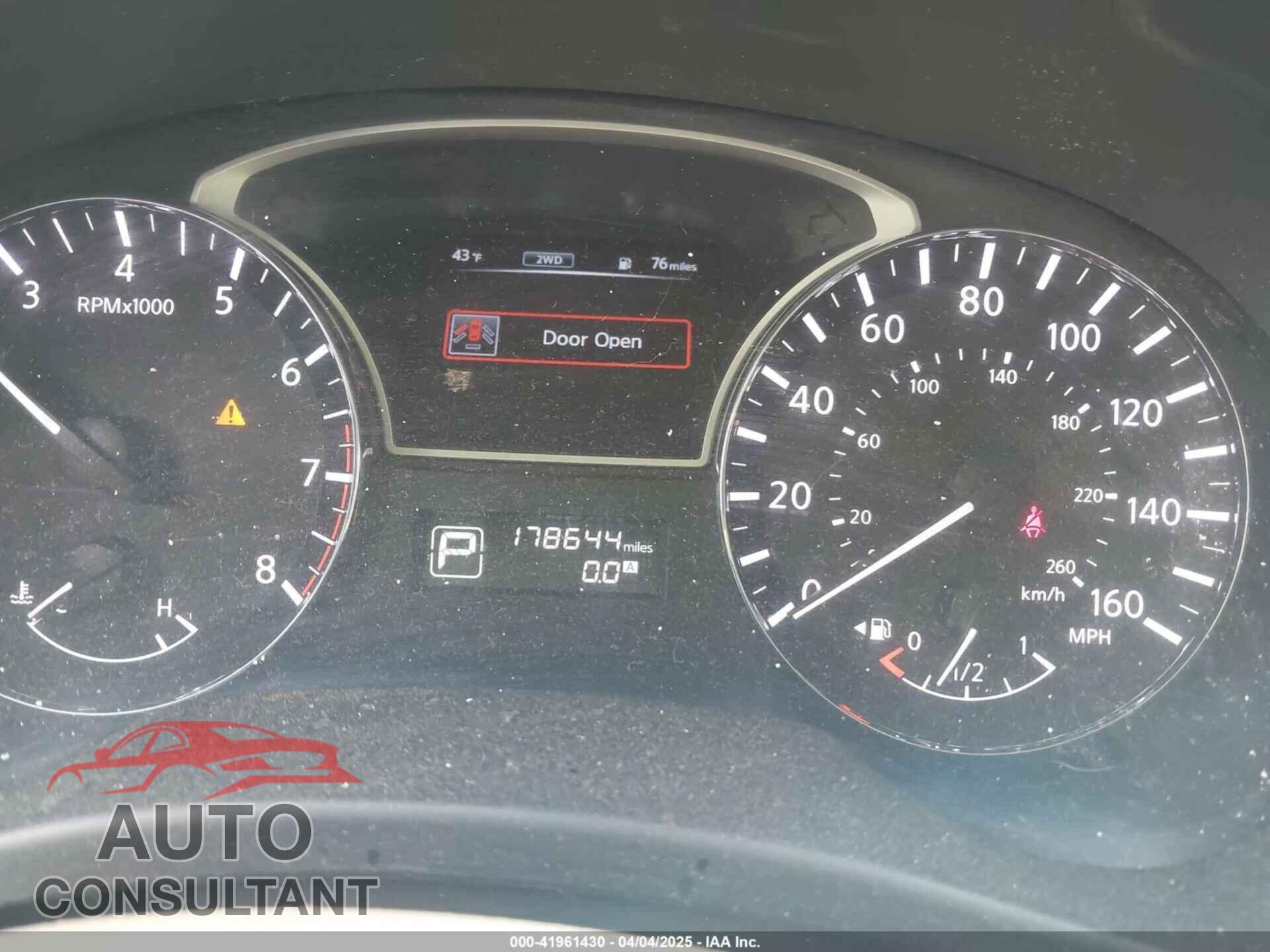 NISSAN PATHFINDER 2015 - 5N1AR2MMXFC687283